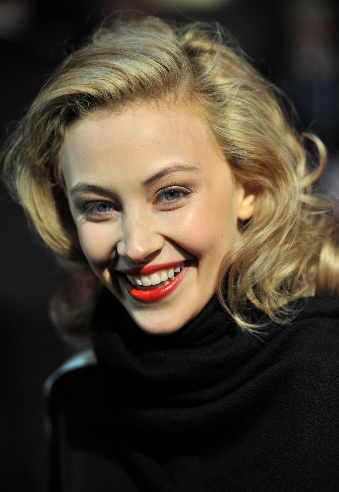 Sarah Gadon Wallpapers