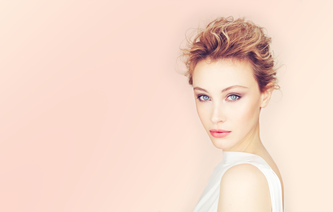 Sarah Gadon Wallpapers