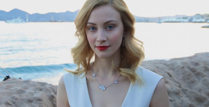 Sarah Gadon Wallpapers