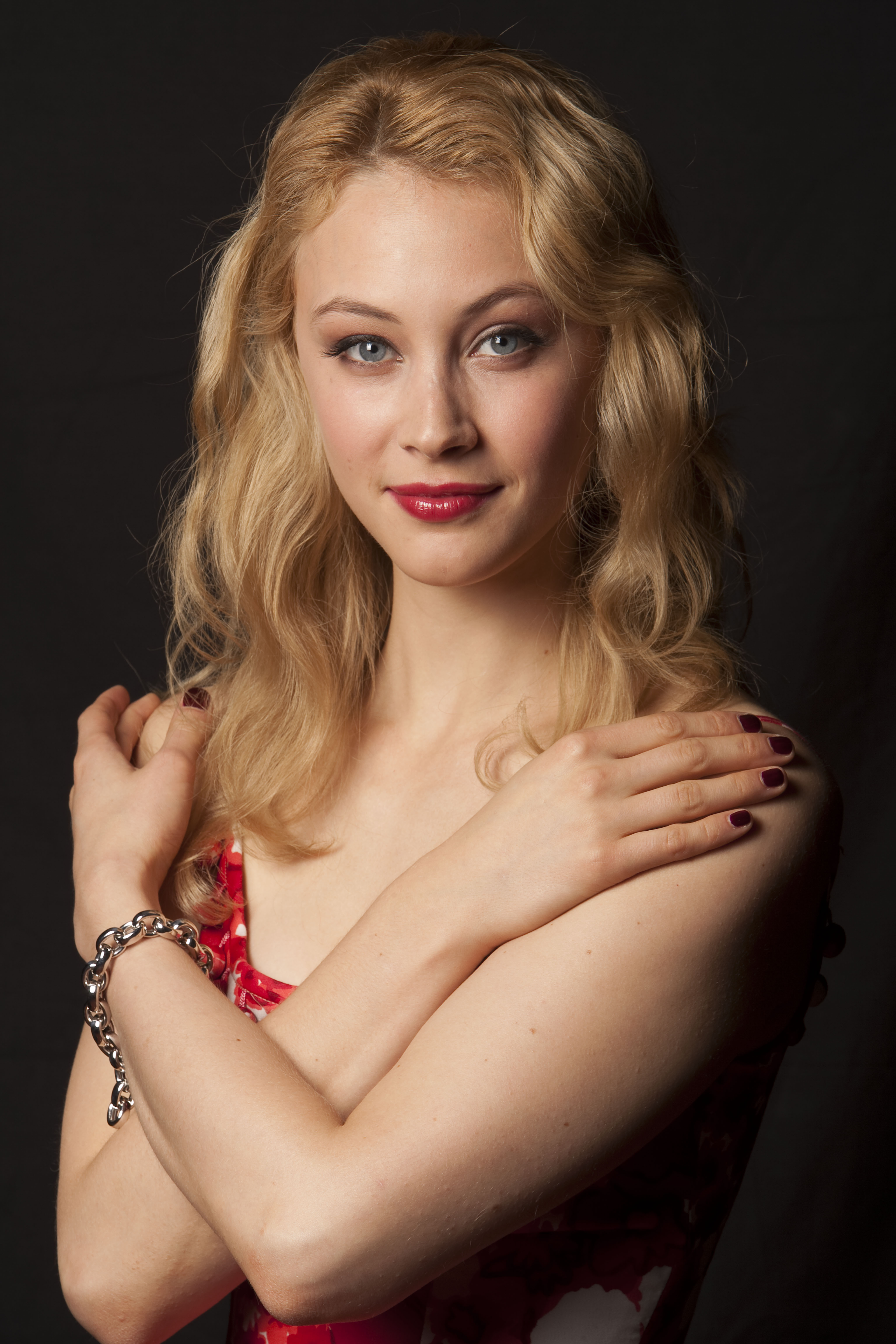 Sarah Gadon Wallpapers