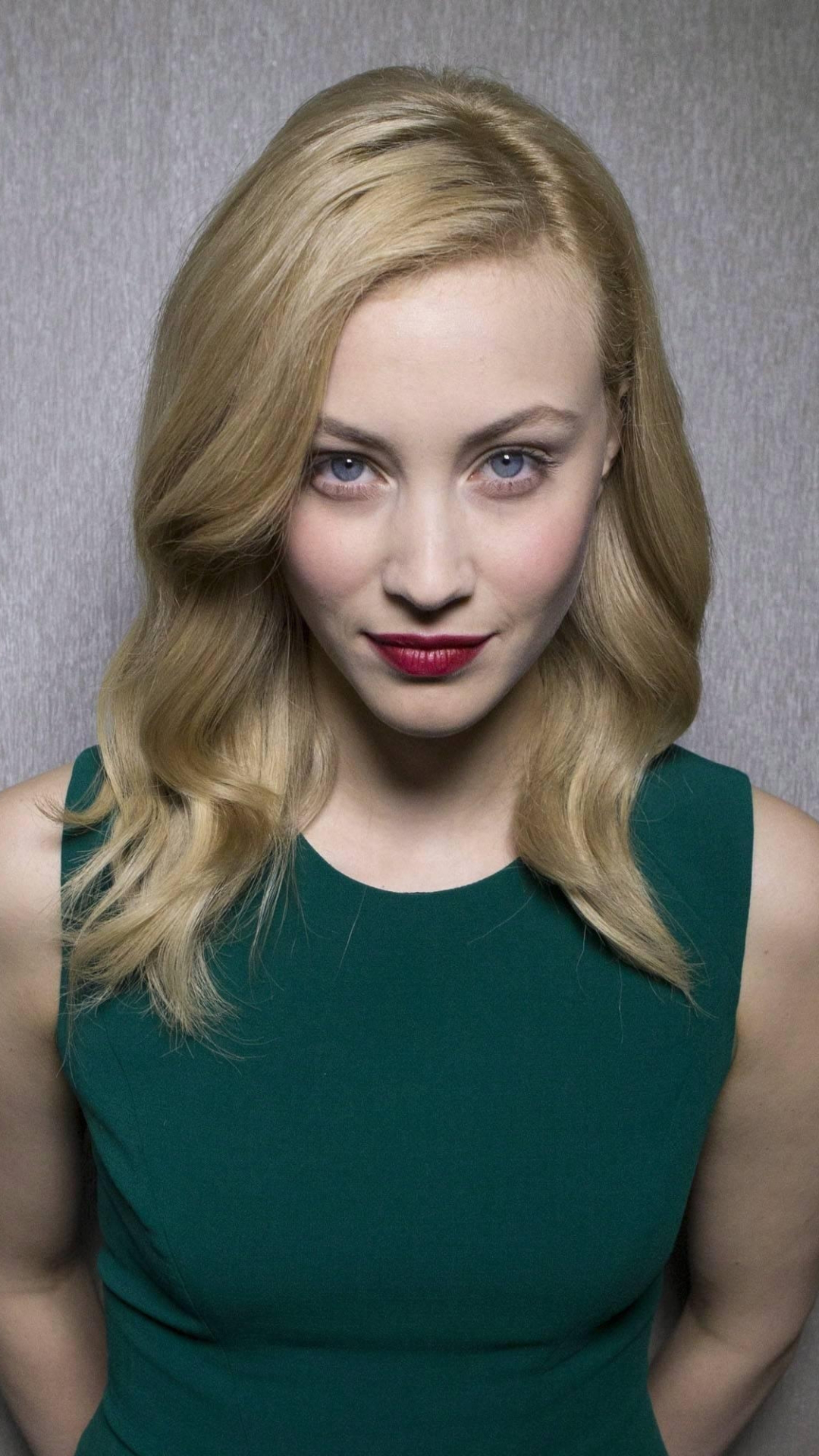 Sarah Gadon Wallpapers