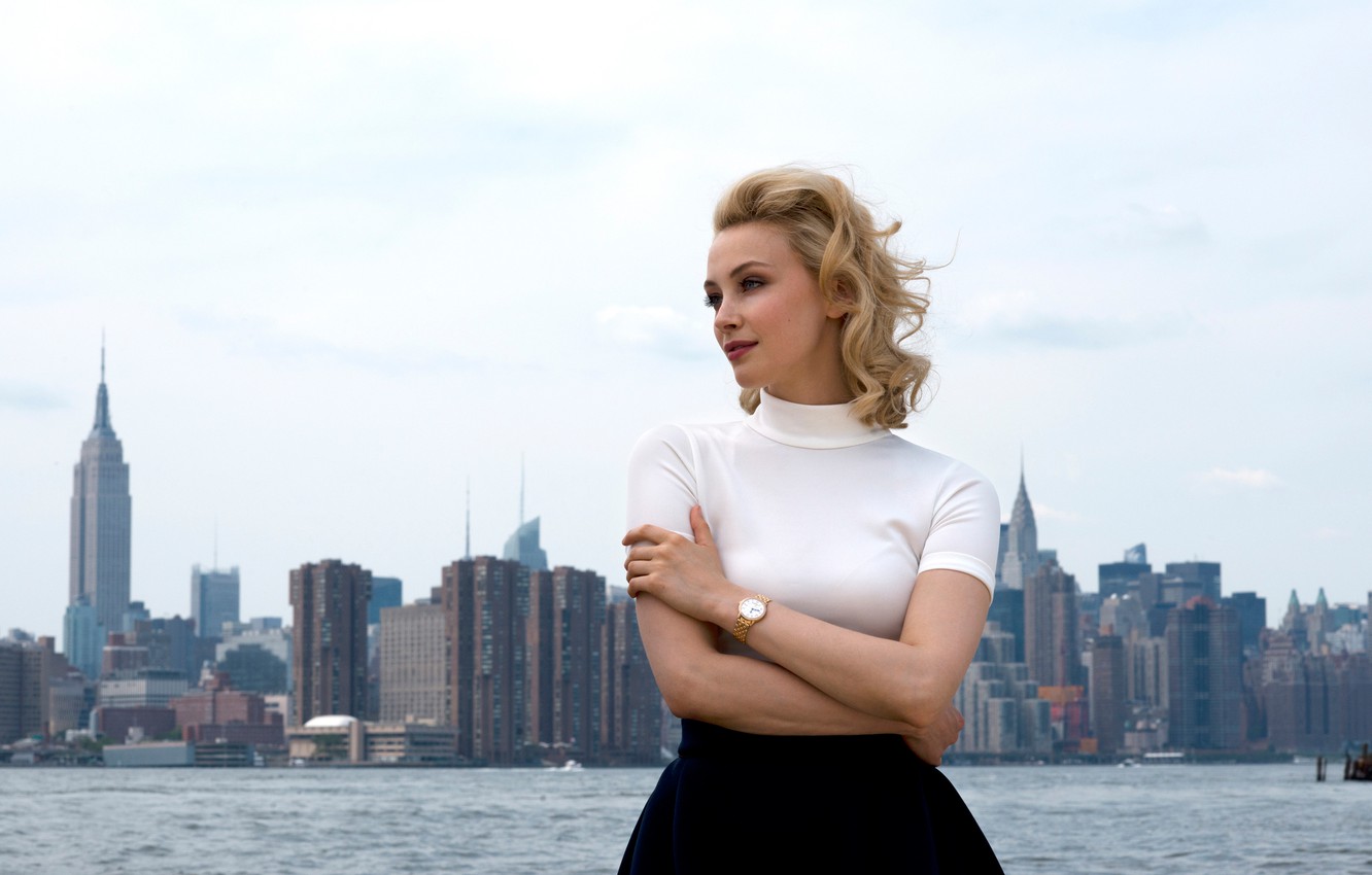 Sarah Gadon Wallpapers