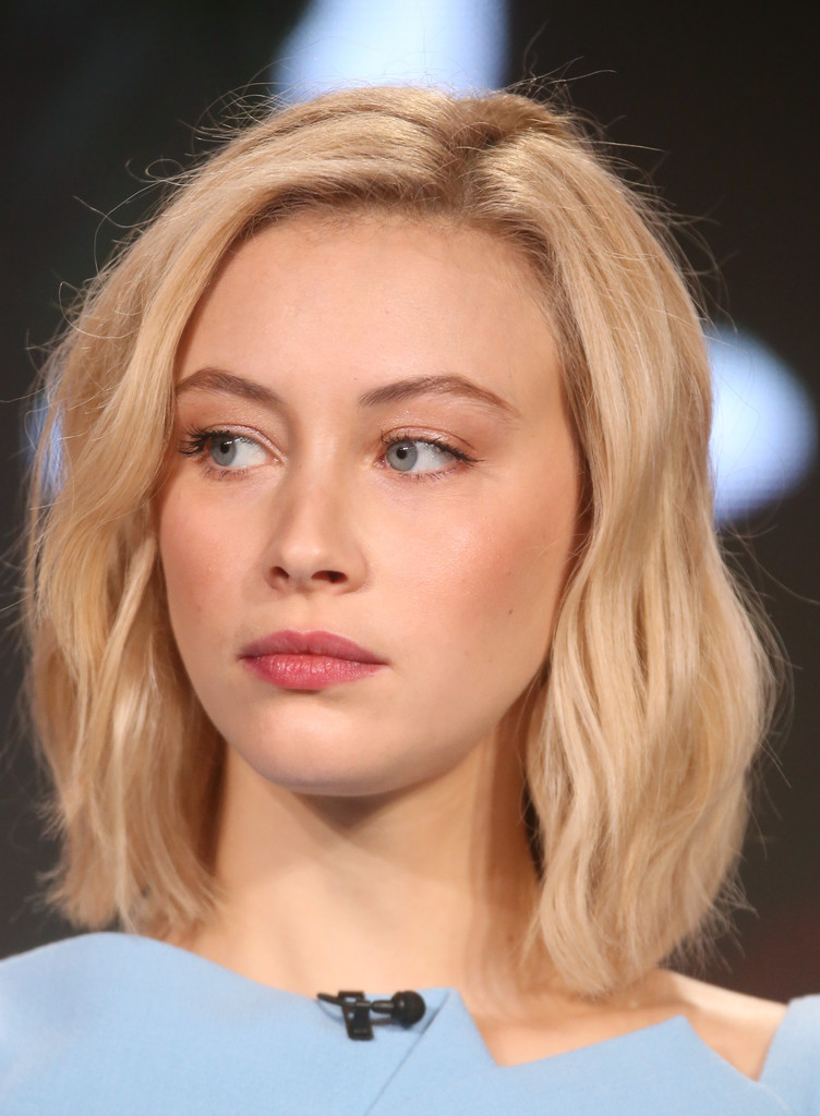 Sarah Gadon Wallpapers