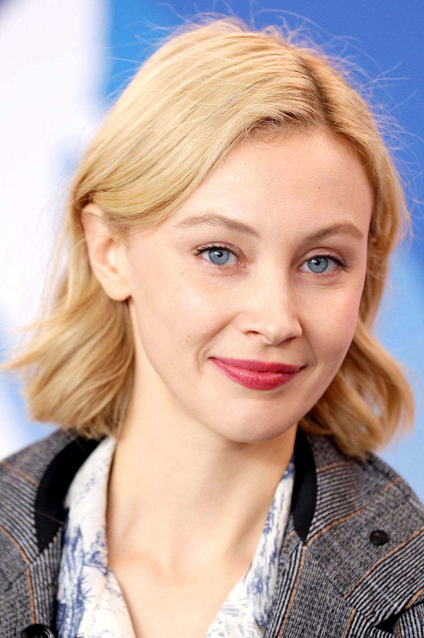 Sarah Gadon Wallpapers