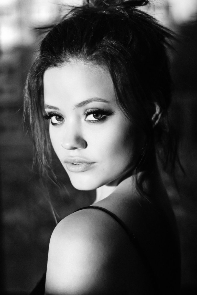 Sarah Jeffery Wallpapers