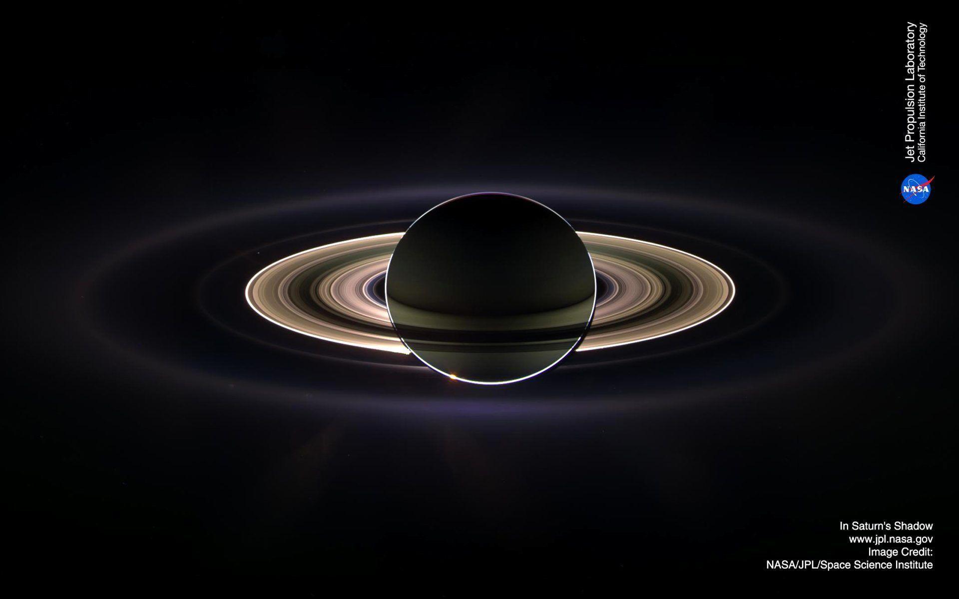 Saturn 10K Art Wallpapers