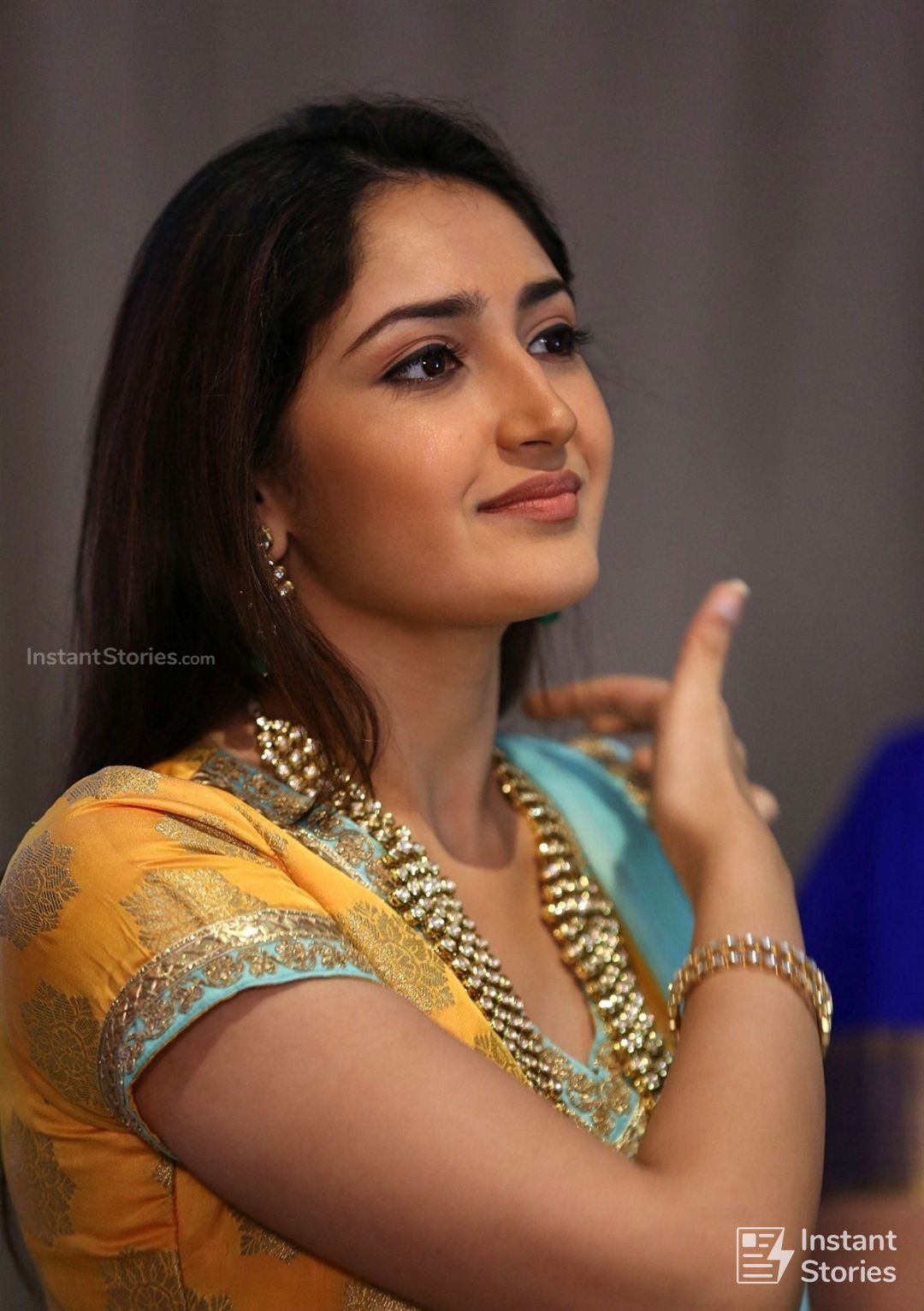 Sayesha Saigal Wallpapers