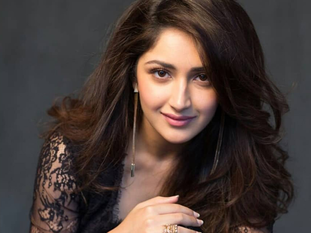 Sayesha Saigal Wallpapers