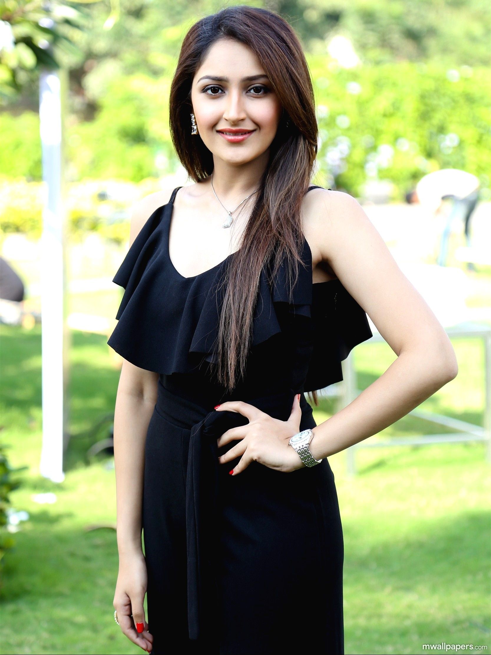 Sayesha Saigal Wallpapers