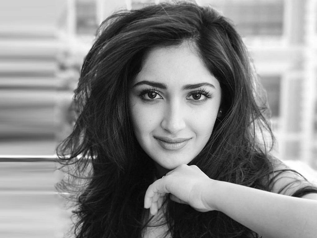 Sayesha Saigal Wallpapers