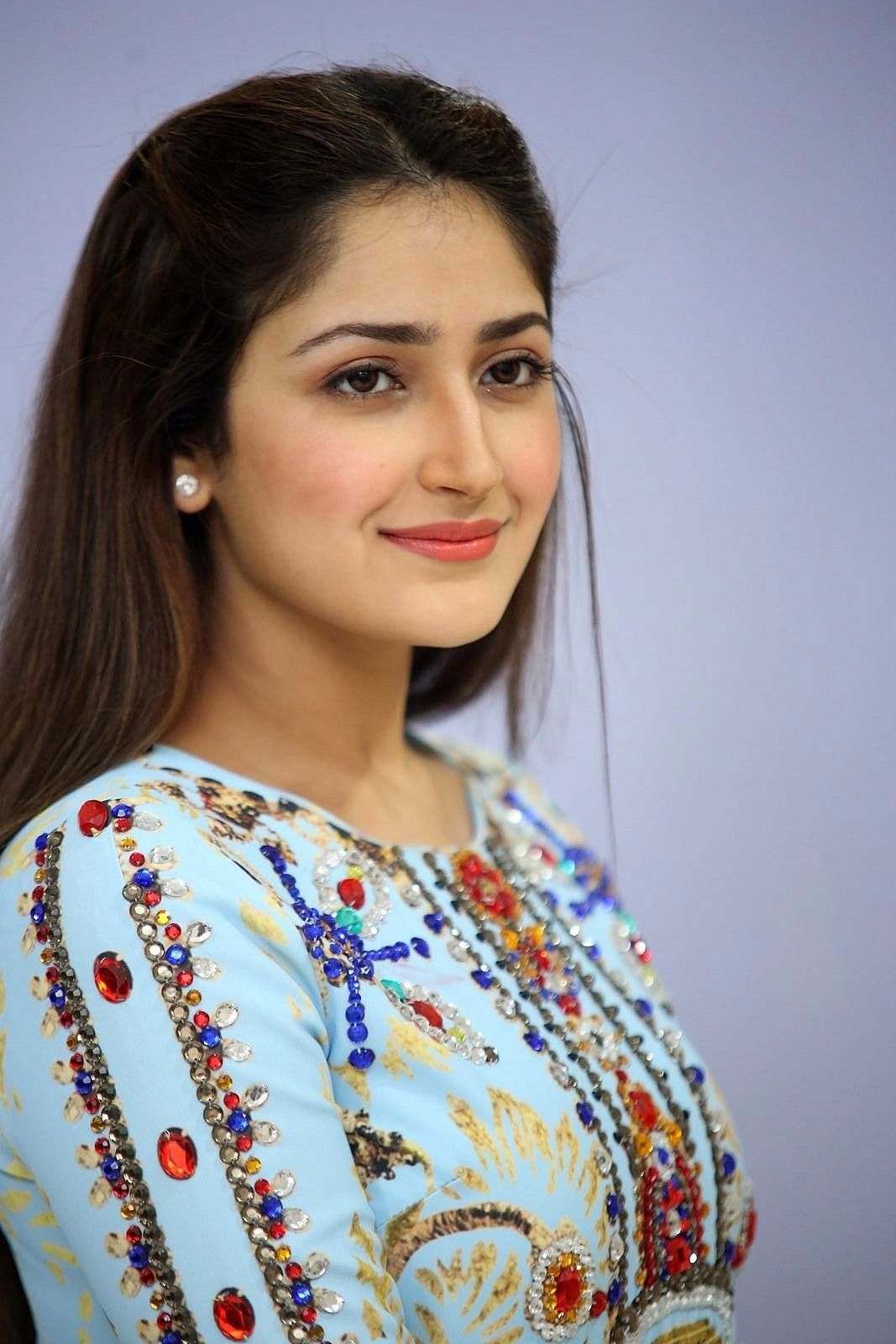 Sayesha Saigal Wallpapers