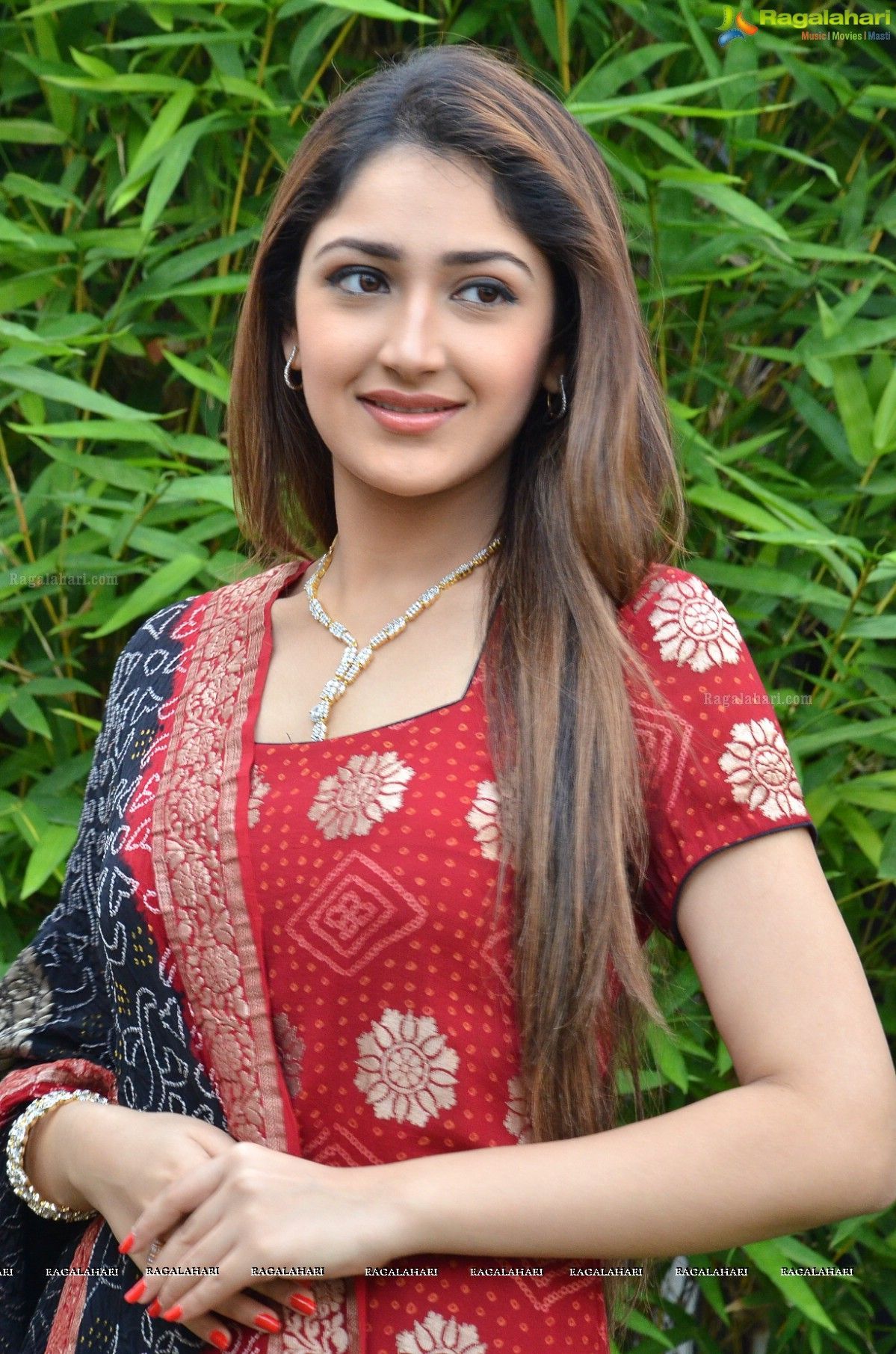 Sayesha Saigal Wallpapers