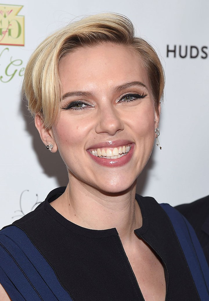 Scarlett Johansson in Short Hair Wallpapers