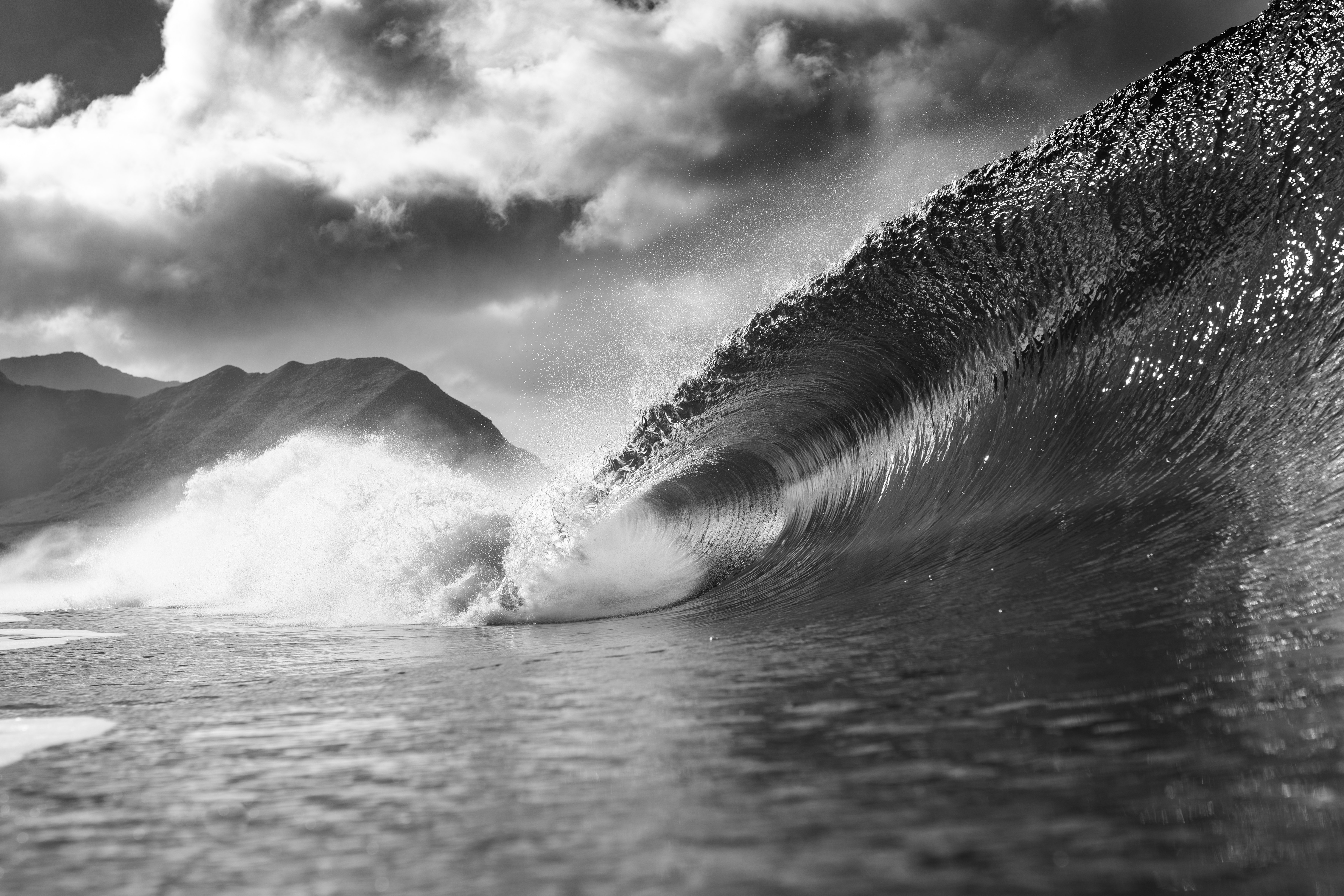 Sea With Big Waves Monochrome Wallpapers