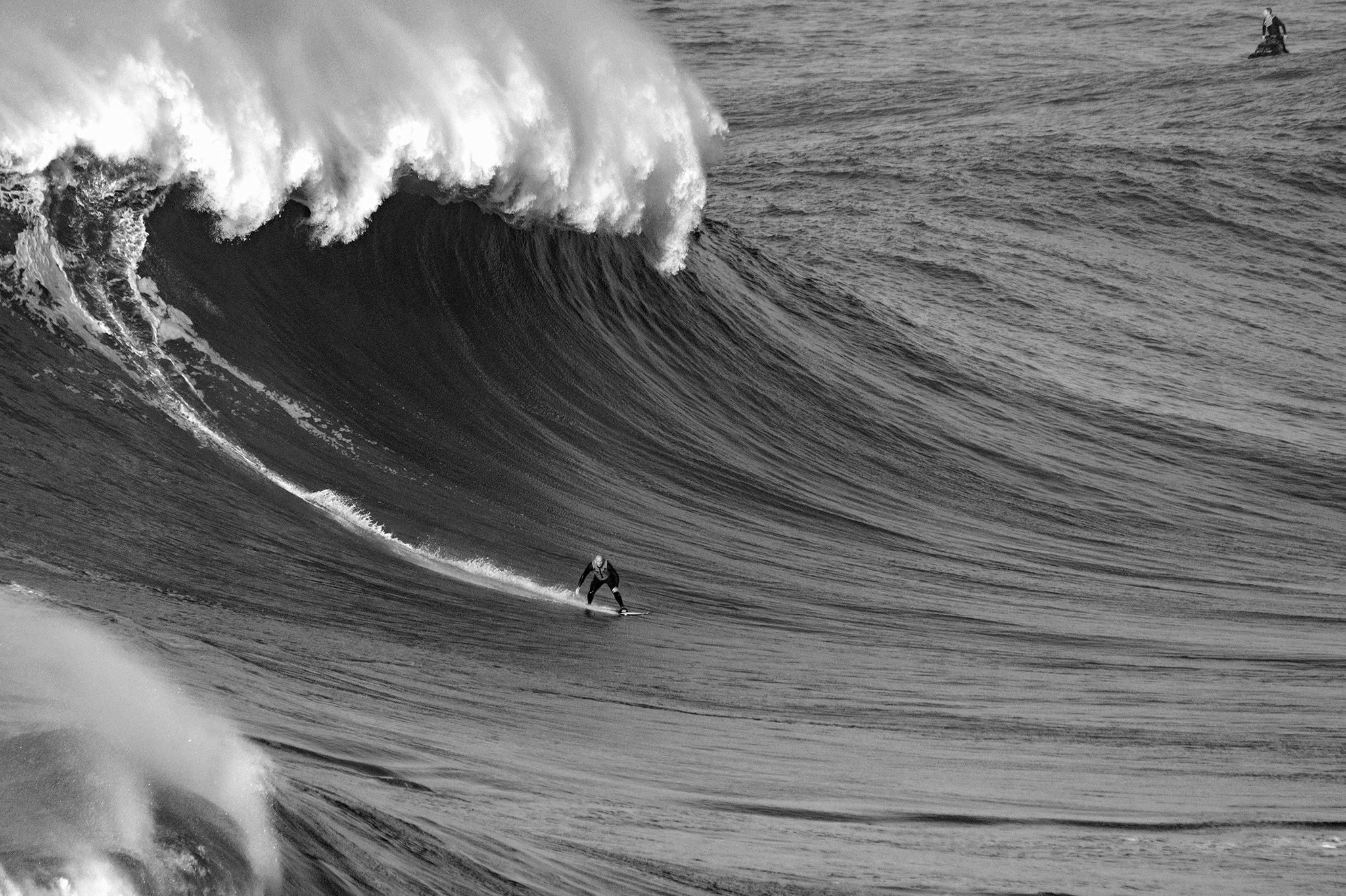 Sea With Big Waves Monochrome Wallpapers