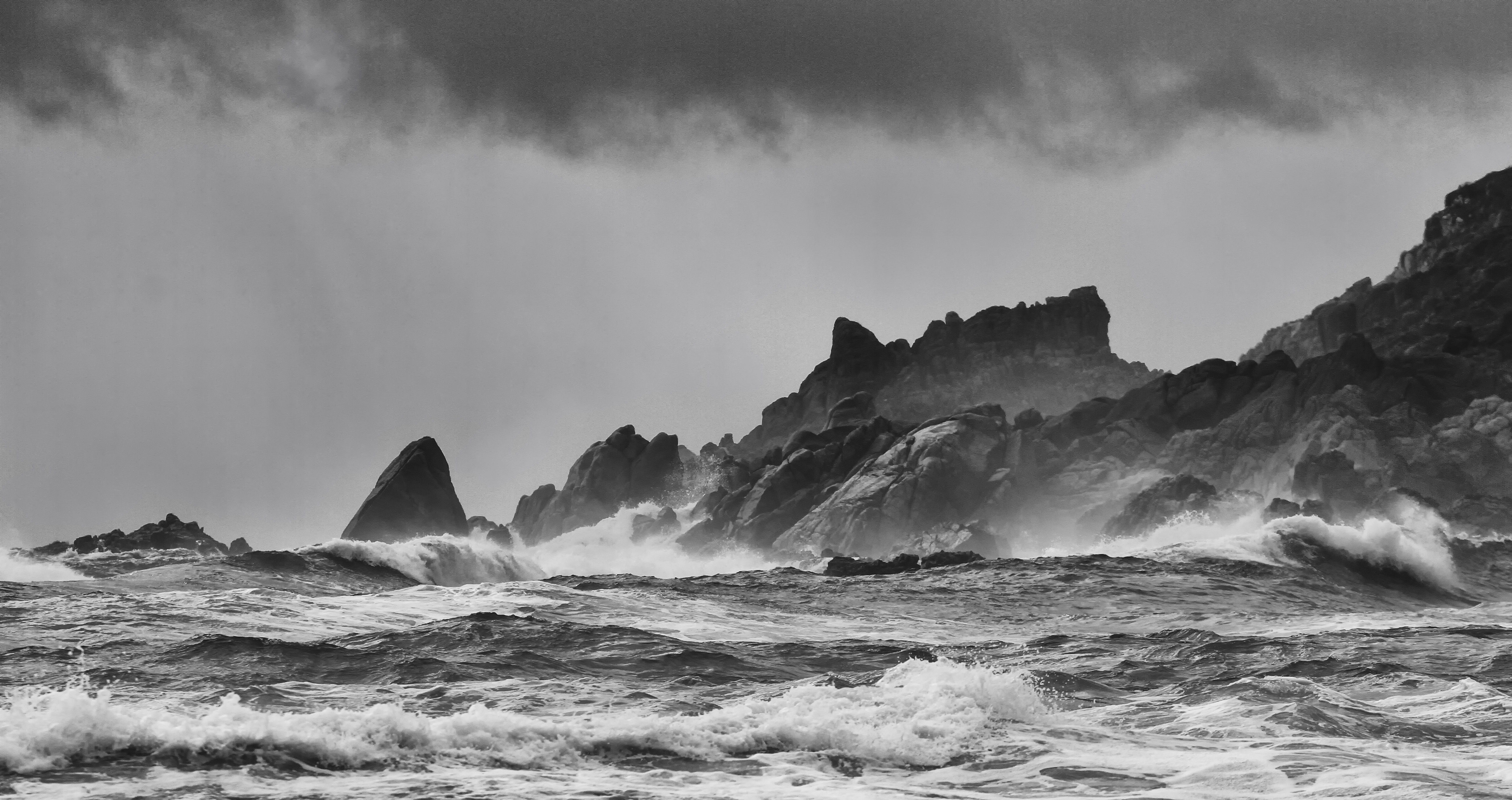 Sea With Big Waves Monochrome Wallpapers
