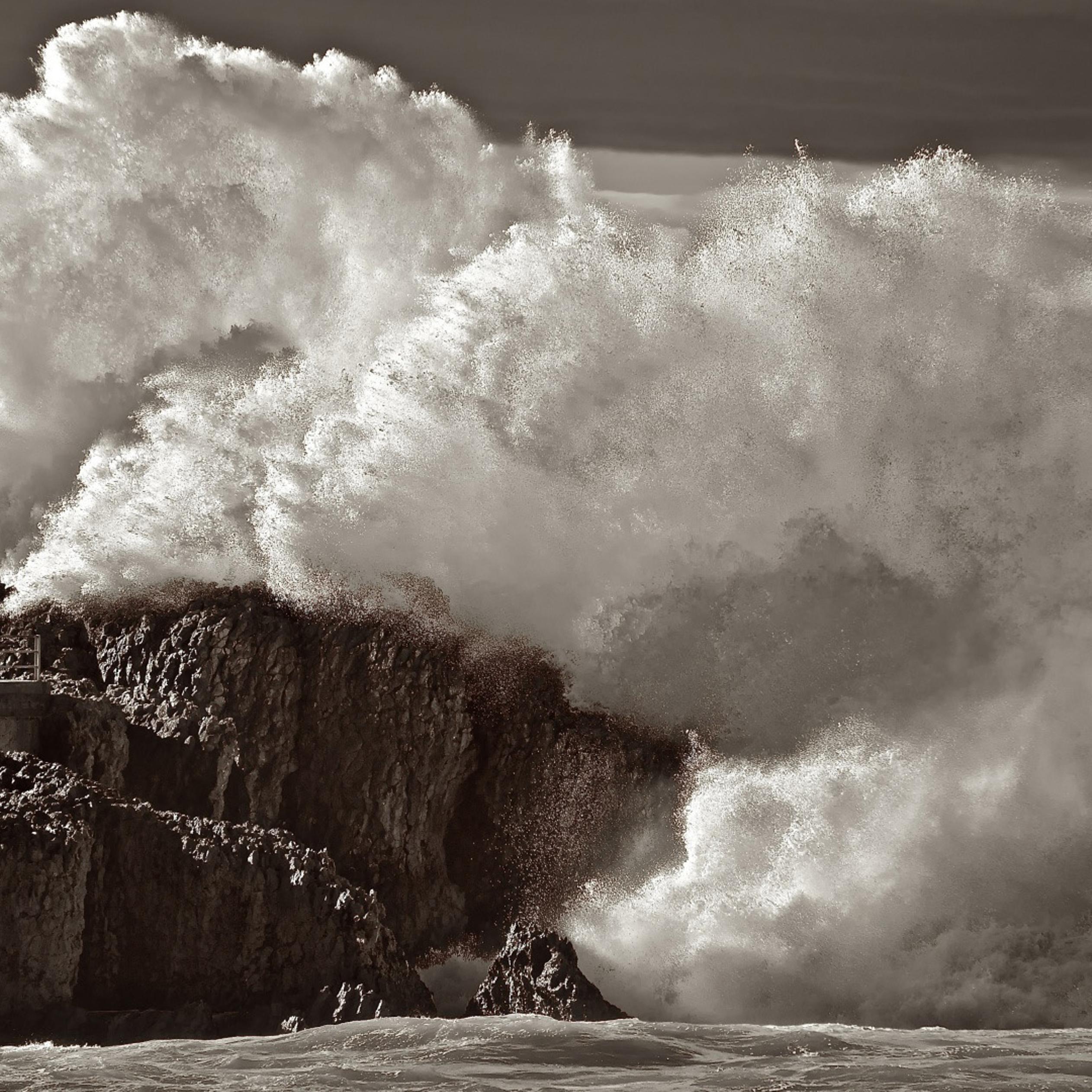 Sea With Big Waves Monochrome Wallpapers