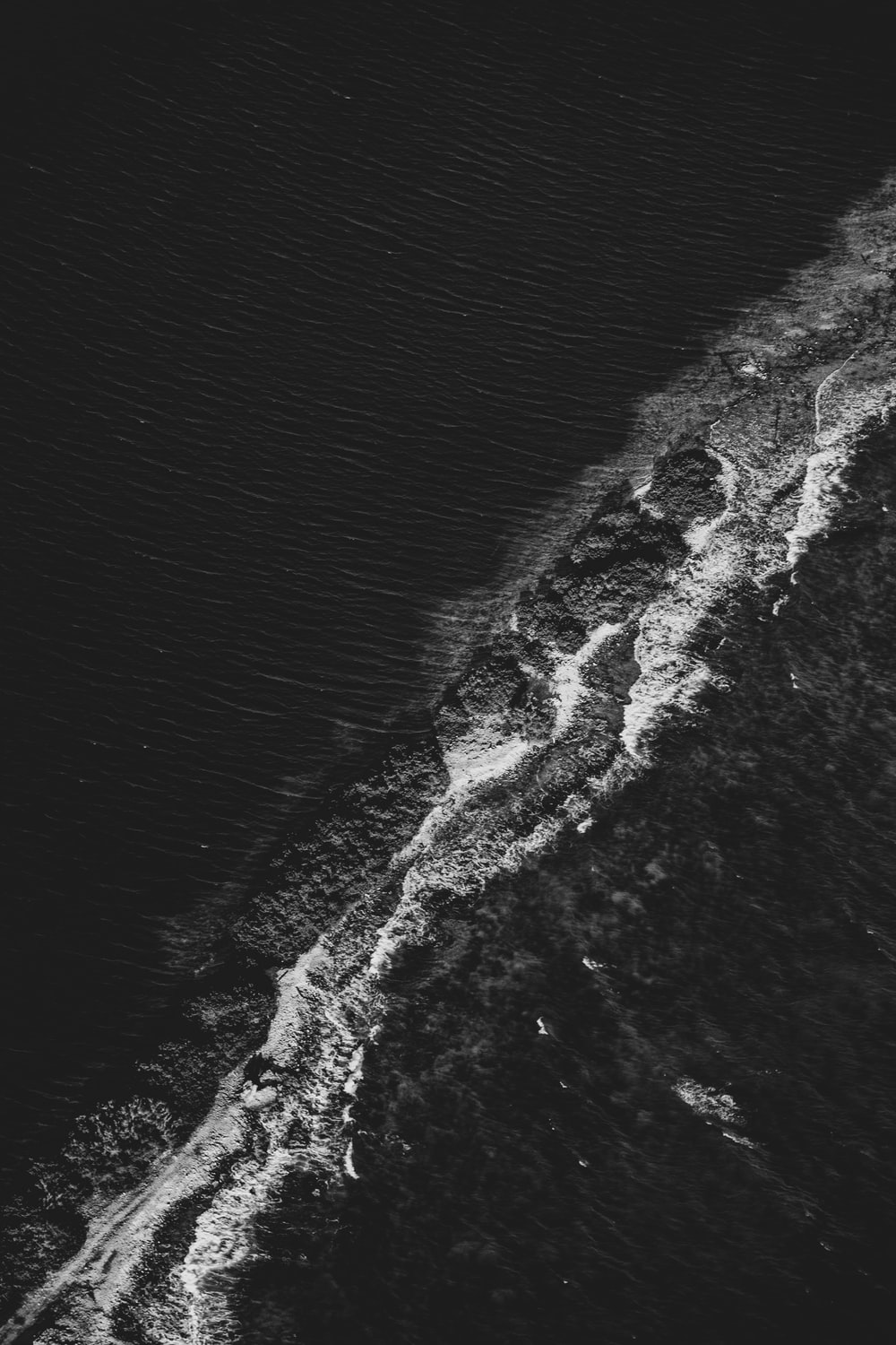 Sea With Big Waves Monochrome Wallpapers