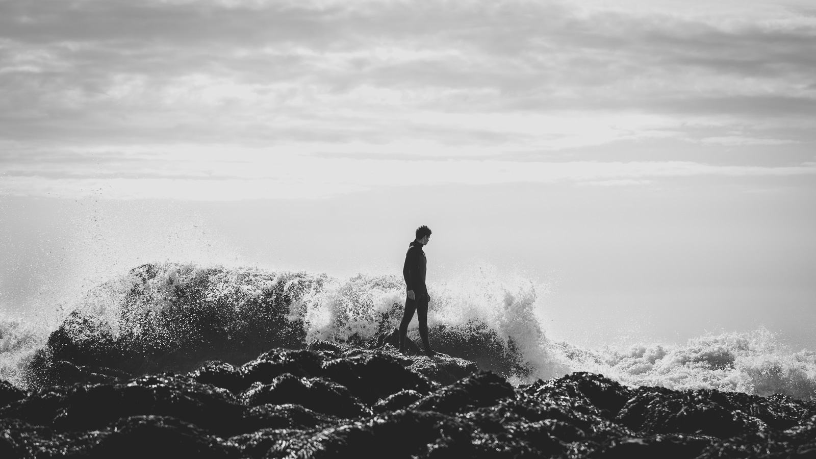 Sea With Big Waves Monochrome Wallpapers