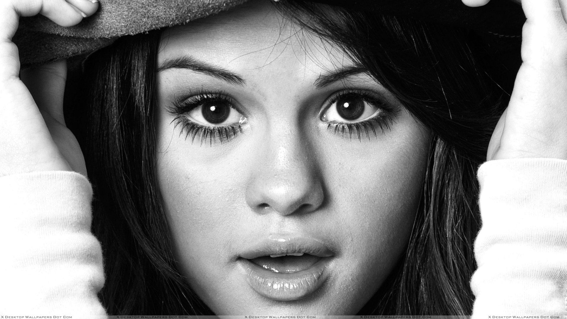 Selena Gomez Beautiful Face Wallpapers