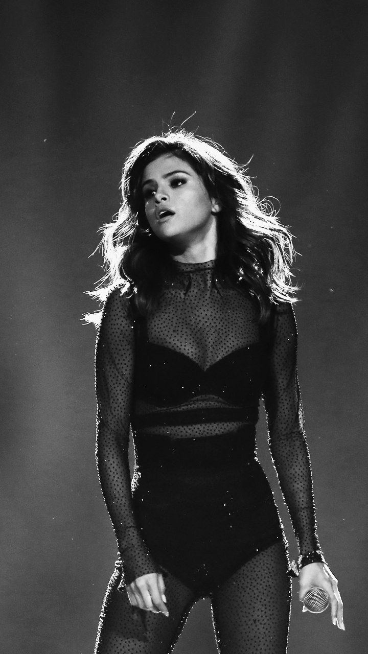 Selena Gomez Black Outfit Wallpapers