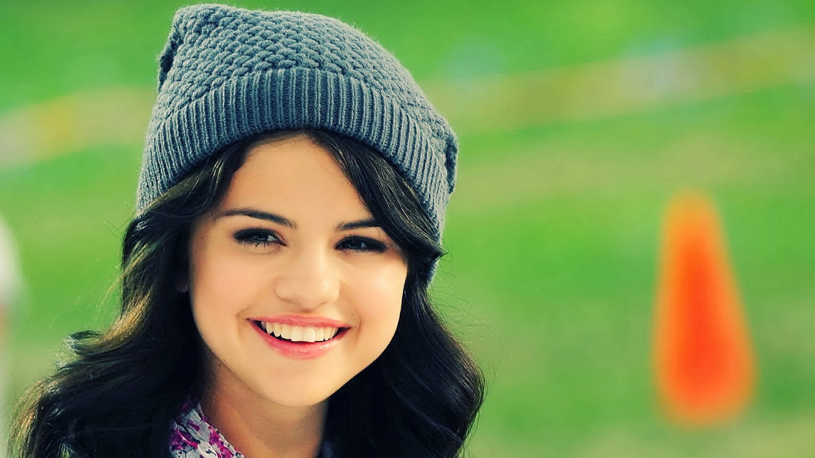 Selena Gomez Coolest Wallpapers