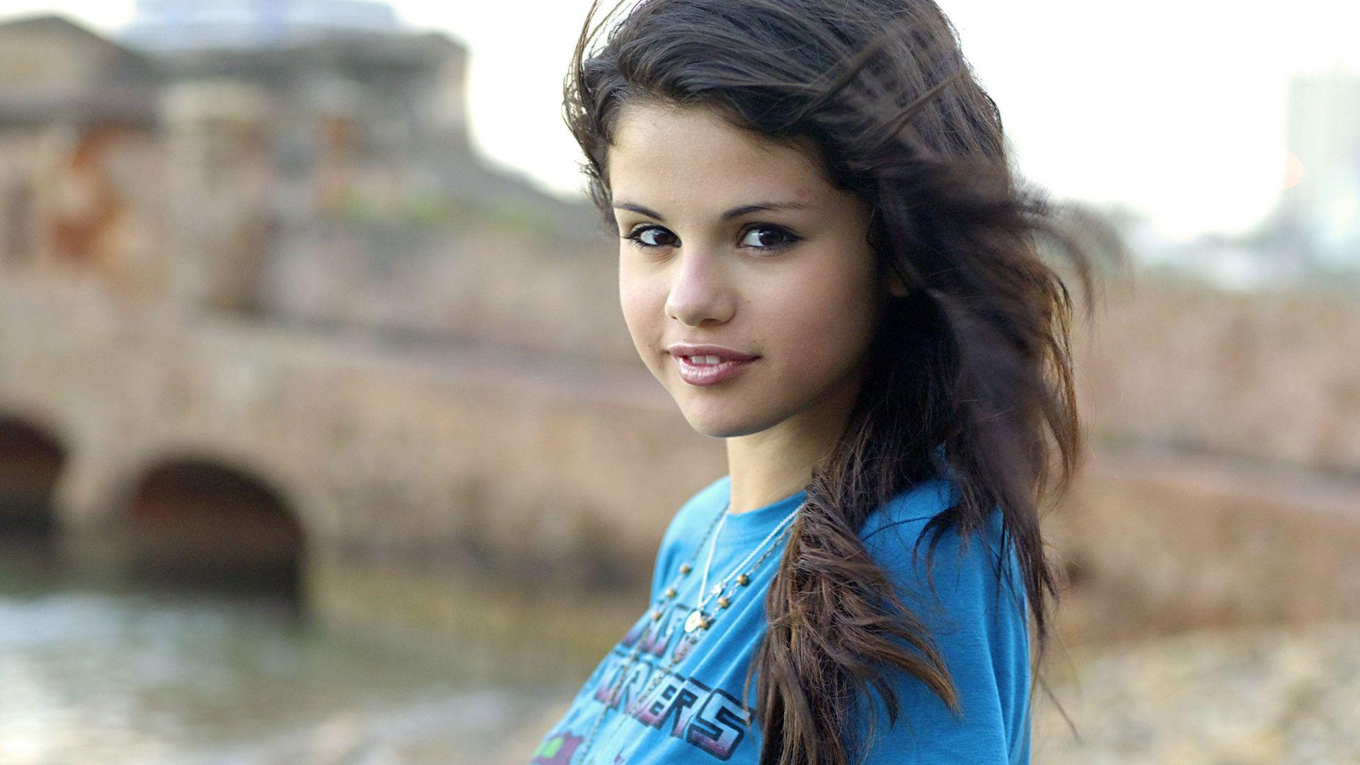 Selena Gomez Coolest Wallpapers