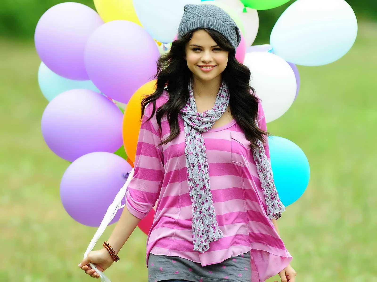 Selena Gomez HD Wallpapers