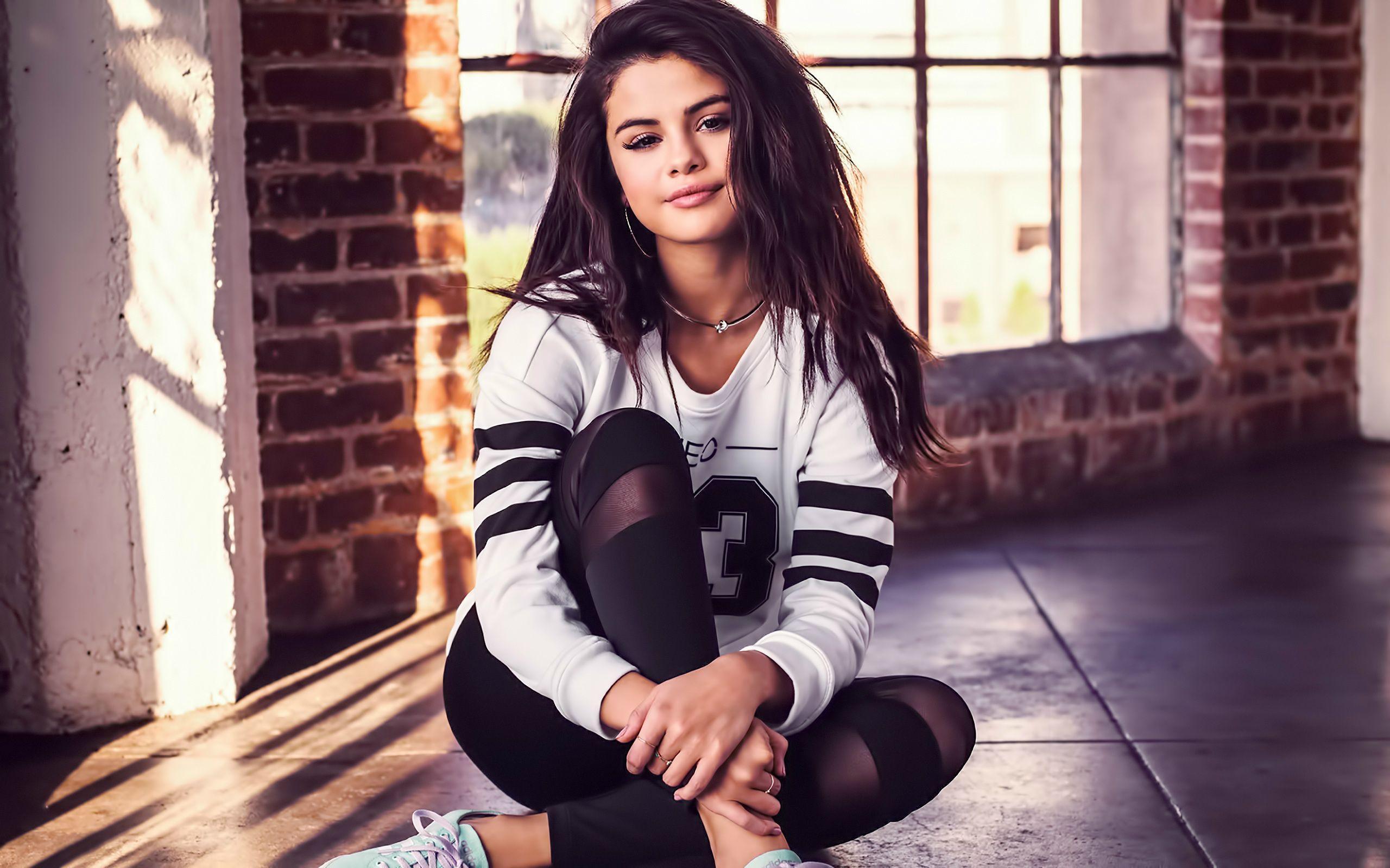 Selena Gomez Wallpapers