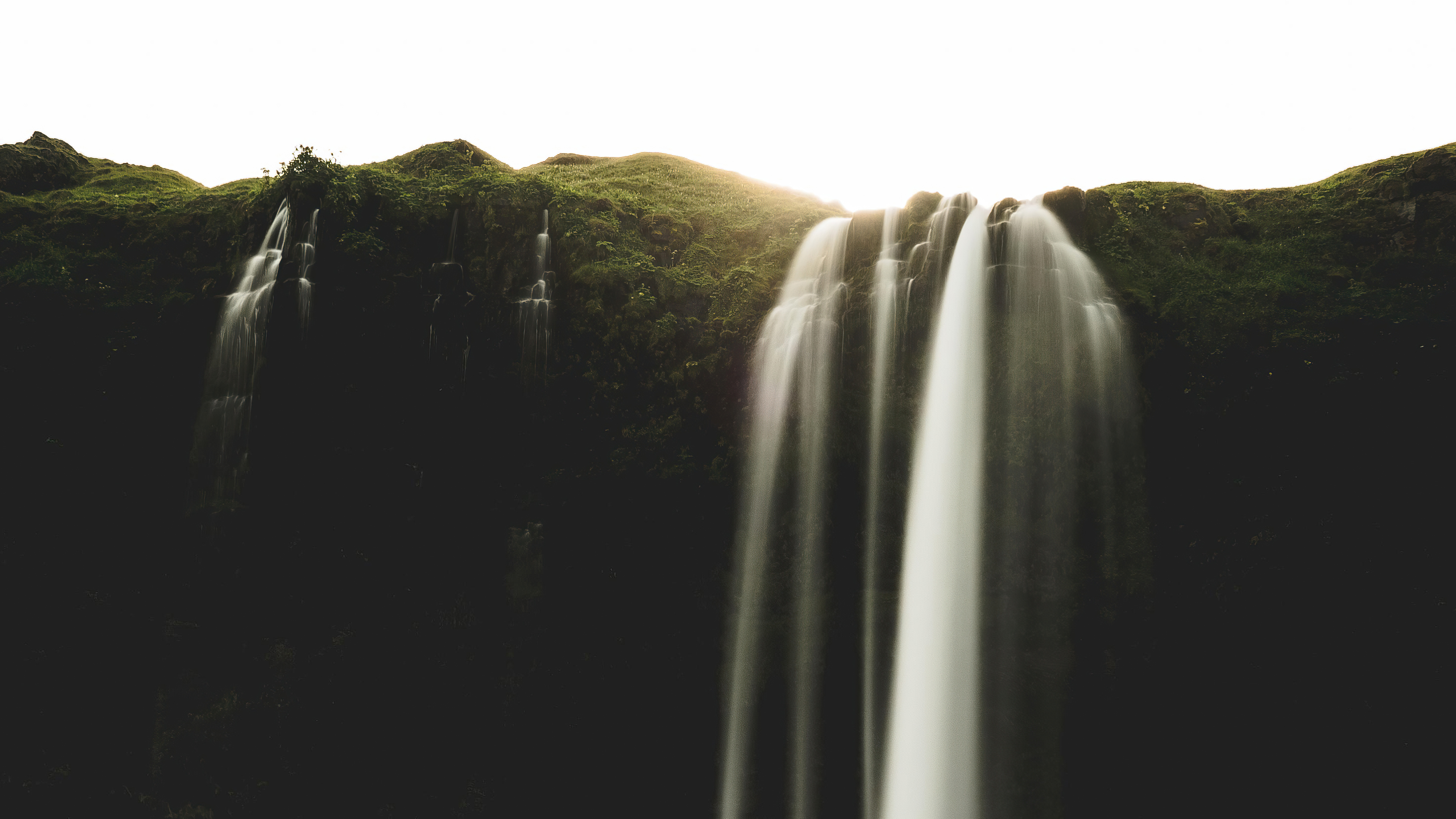 Seljalandsfoss 4K Waterfall Wallpapers