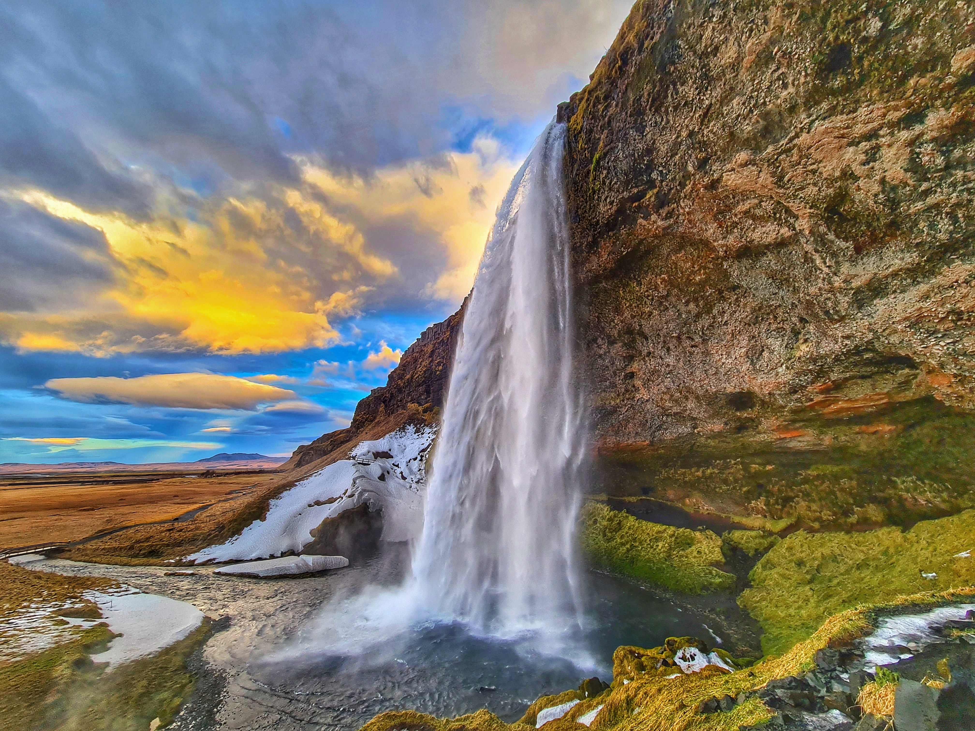 Seljalandsfoss 4K Waterfall Wallpapers