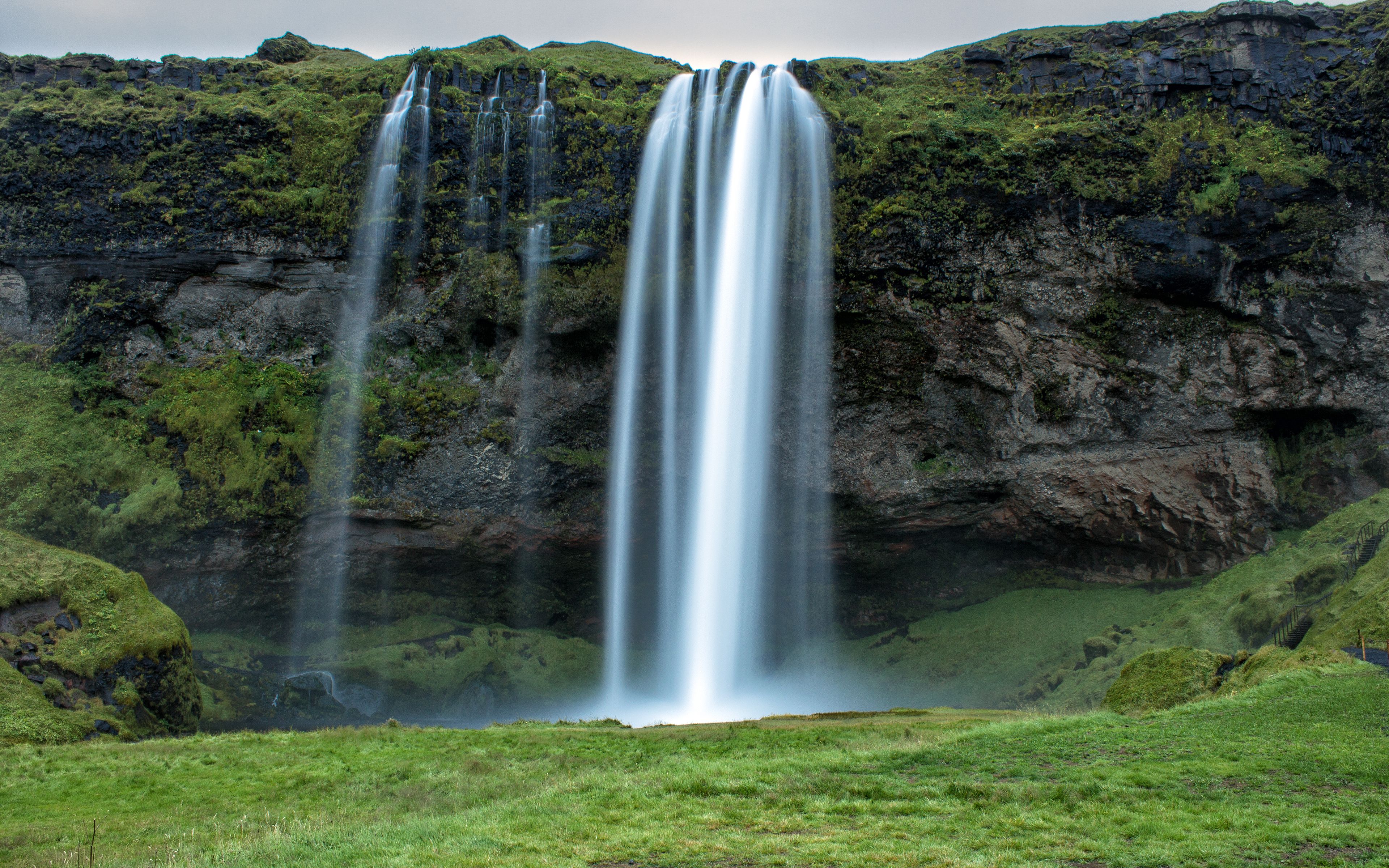 Seljalandsfoss 4K Waterfall Wallpapers