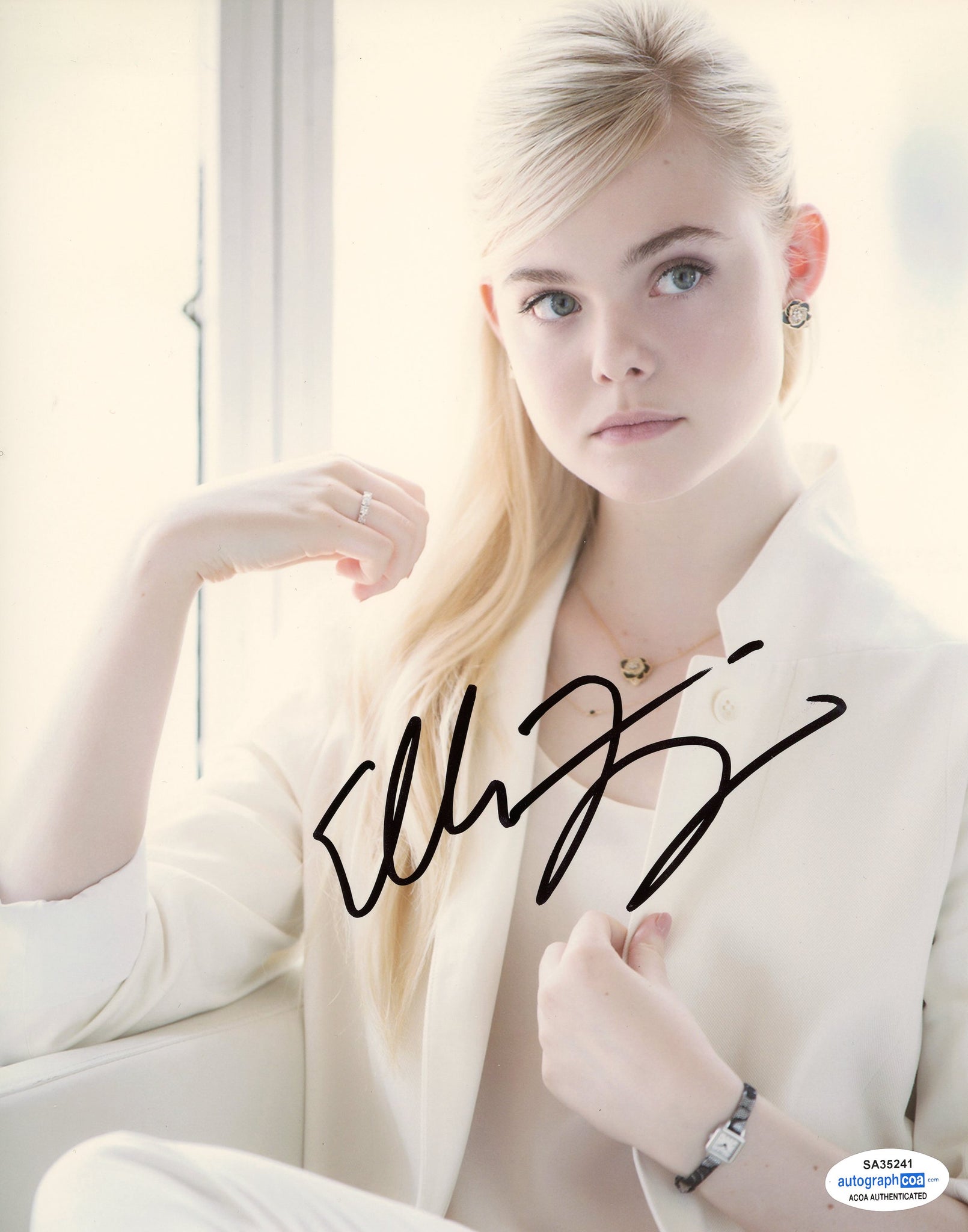 Sexy Elle Fanning Portrait Wallpapers