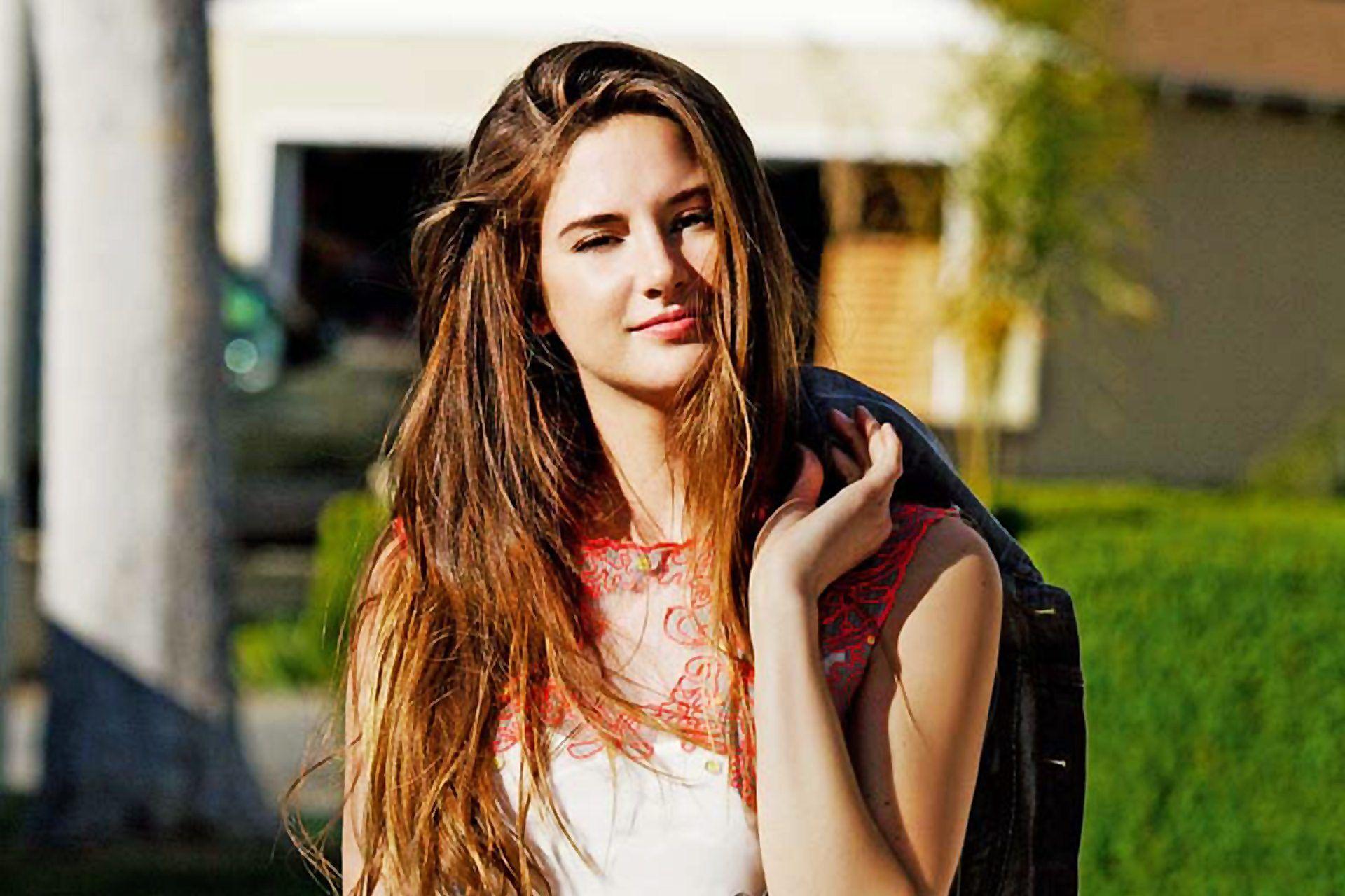 Shailene Woodley Actress Wallpapers