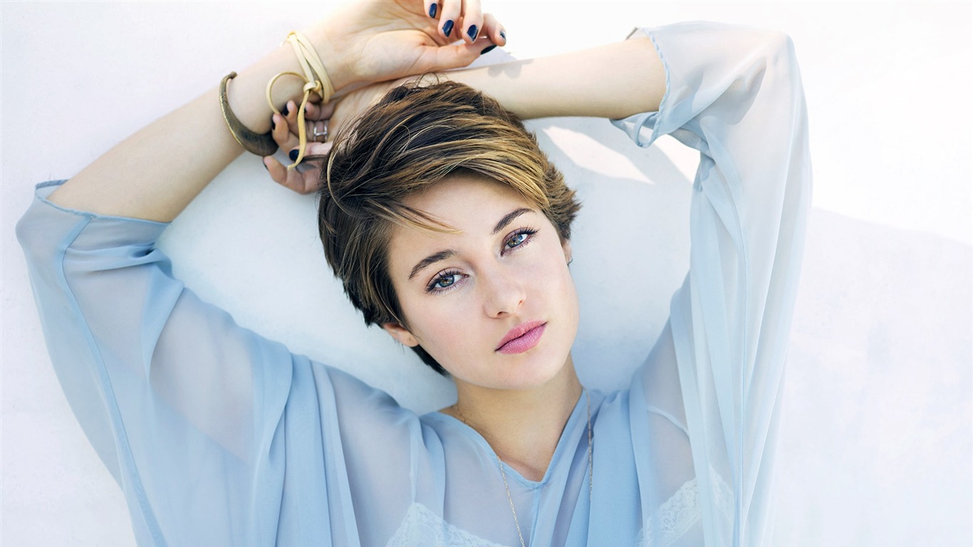 Shailene Woodley Portrait Wallpapers