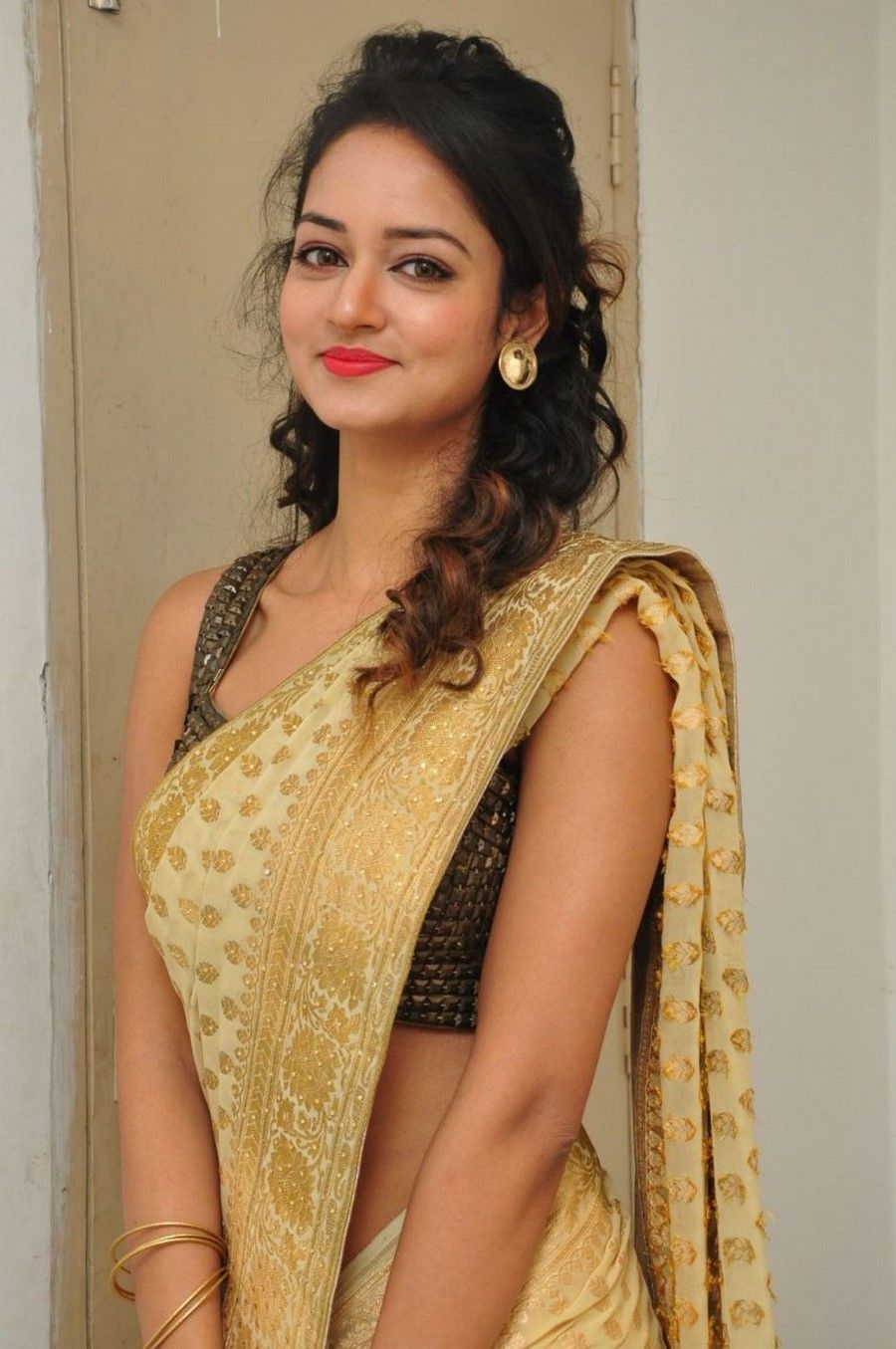 Shanvi Srivastava Wallpapers