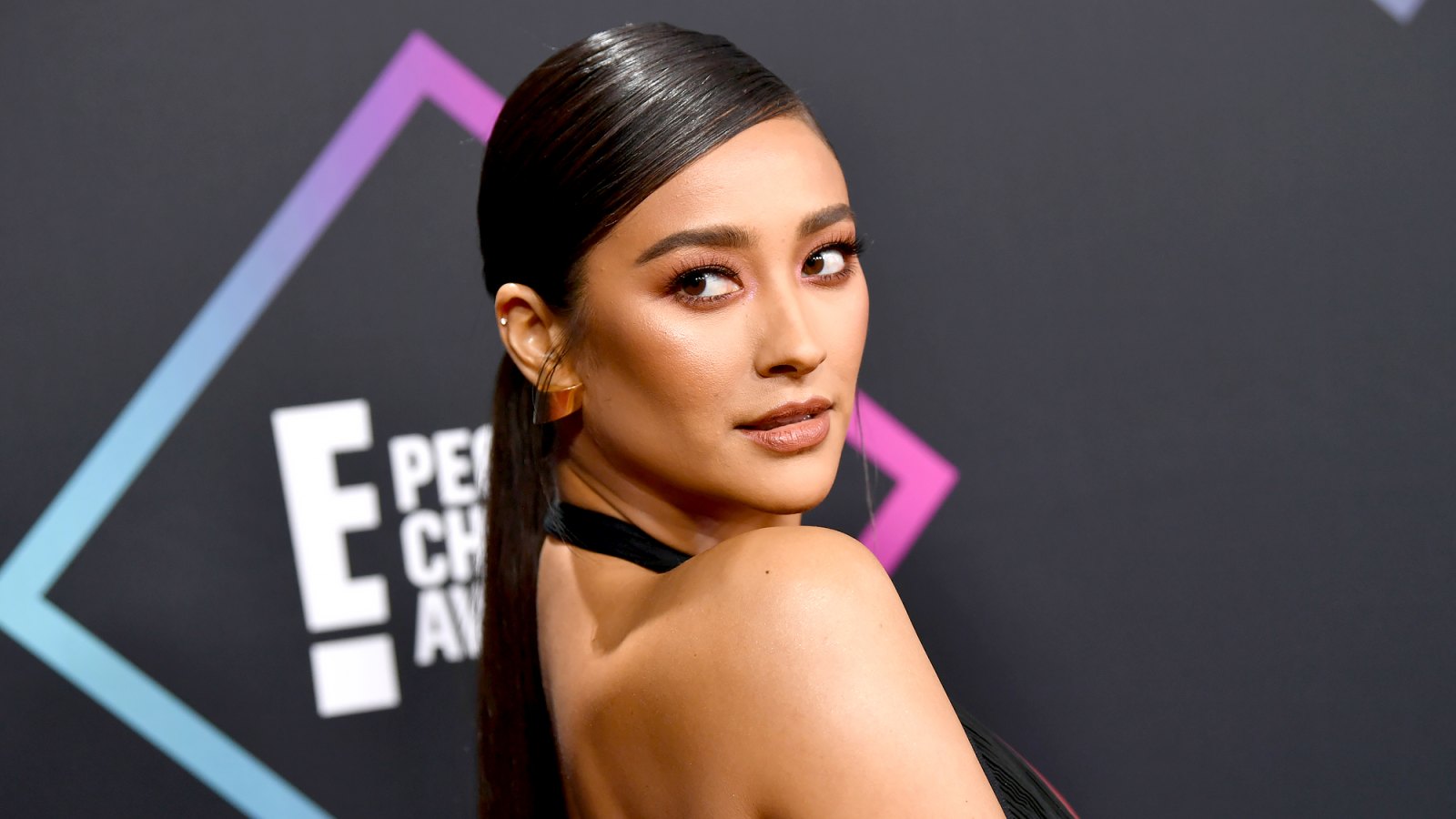 Shay Mitchell 2019 Wallpapers