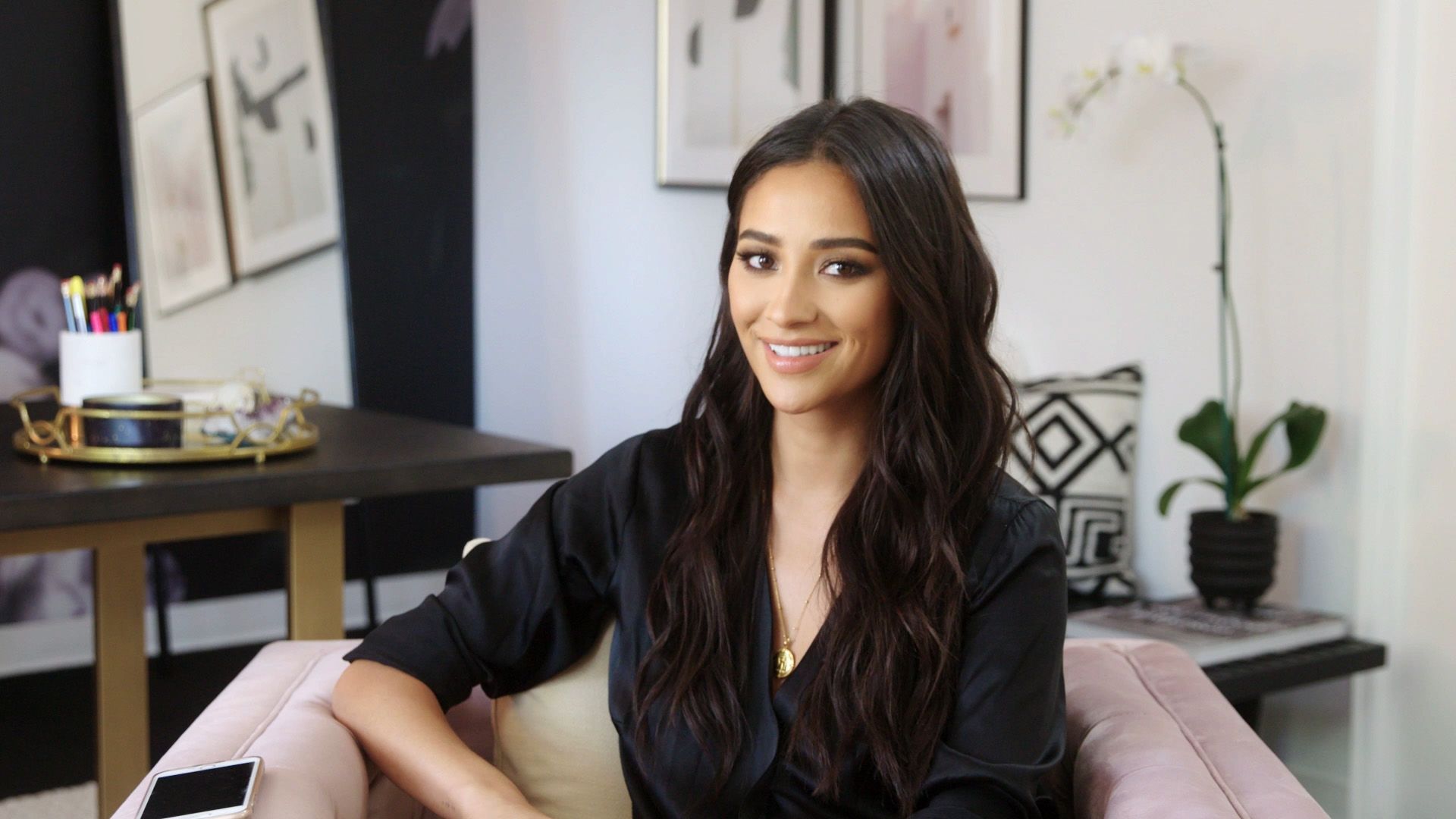 Shay Mitchell 2019 Wallpapers