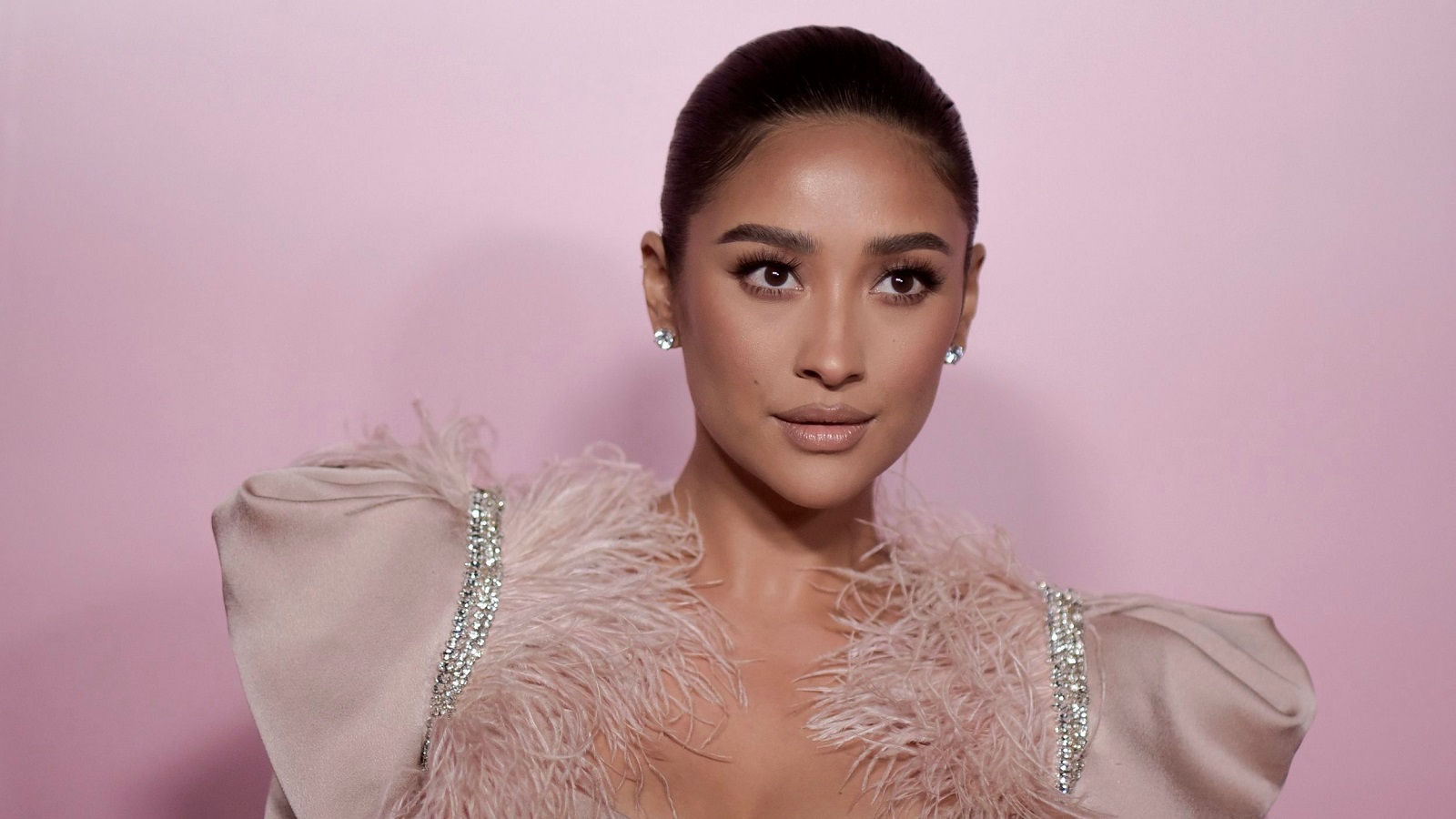 Shay Mitchell 2019 Wallpapers