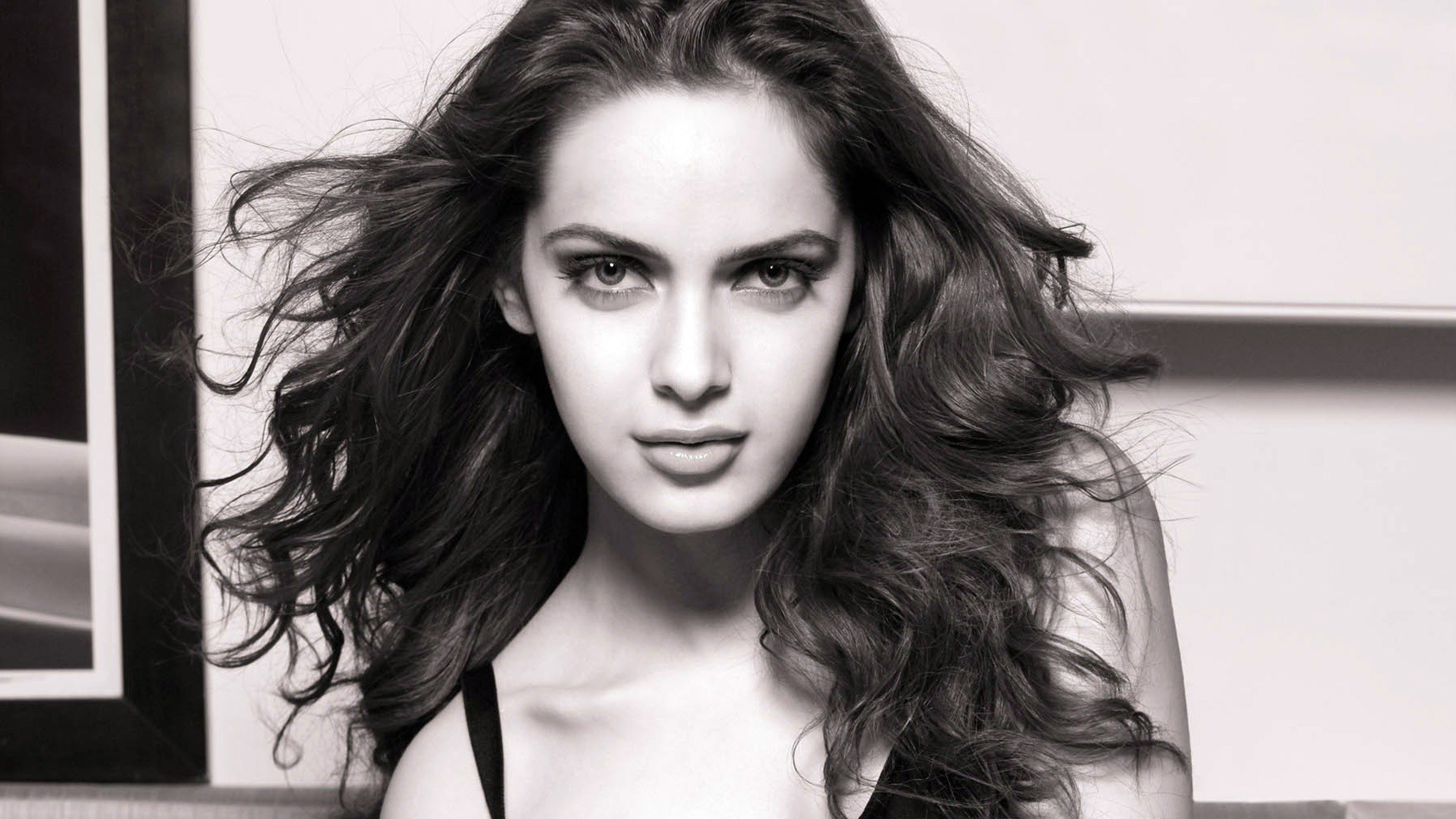 Shazahn Padamsee Wallpapers