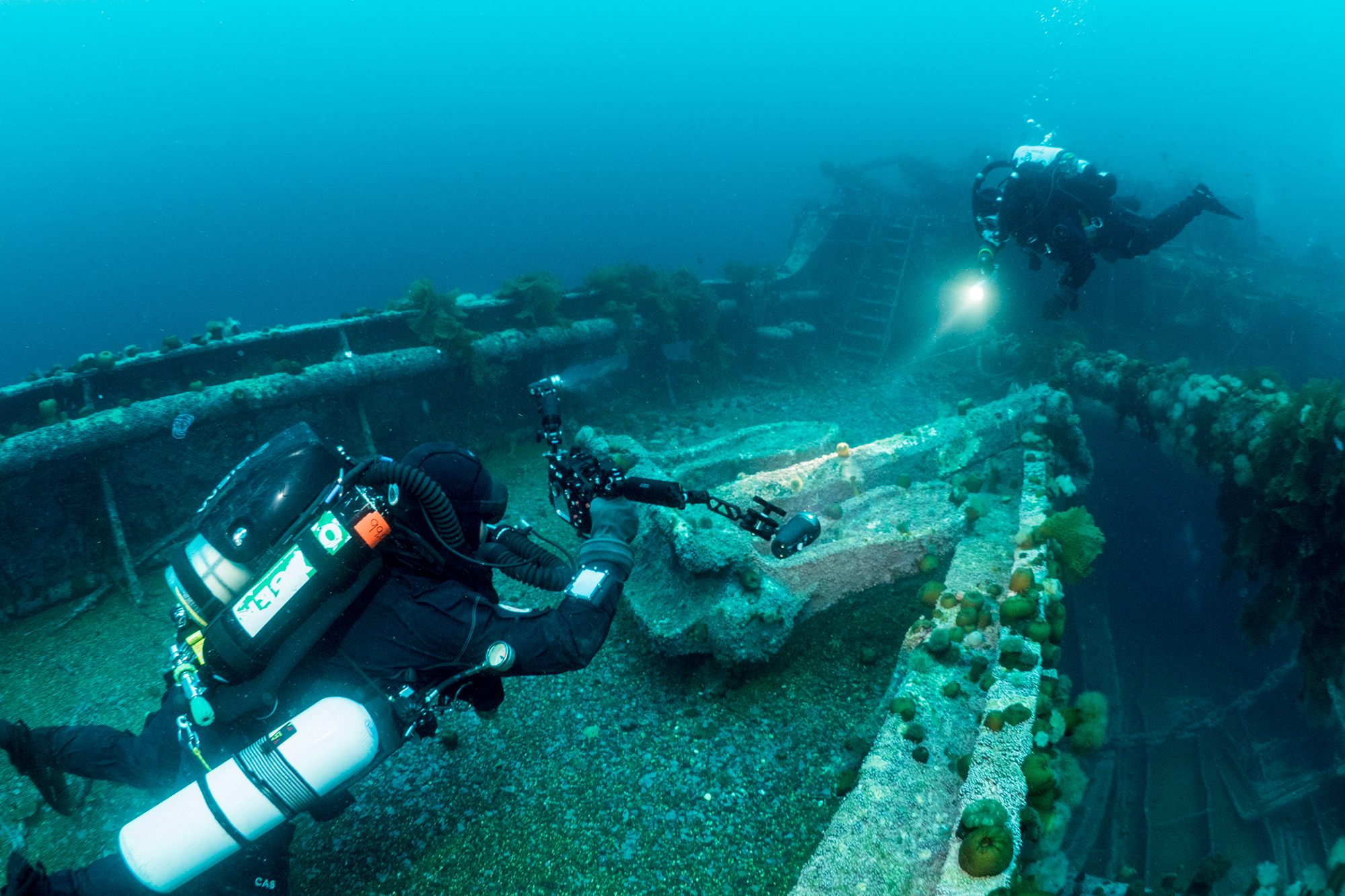 Ship And Town Underwater
 Wallpapers