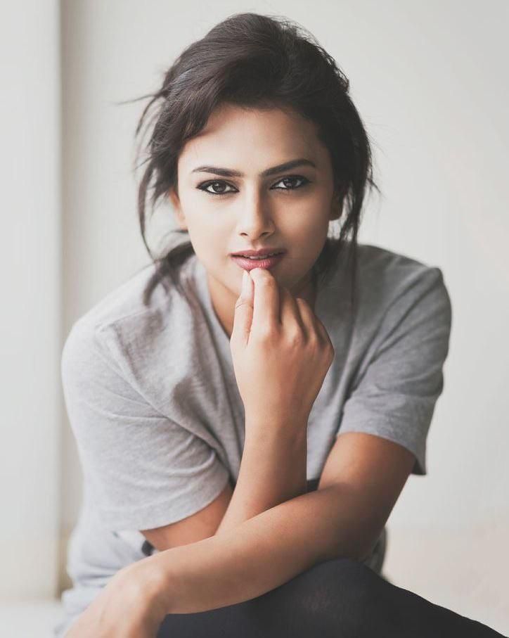 Shraddha Srinath Wallpapers