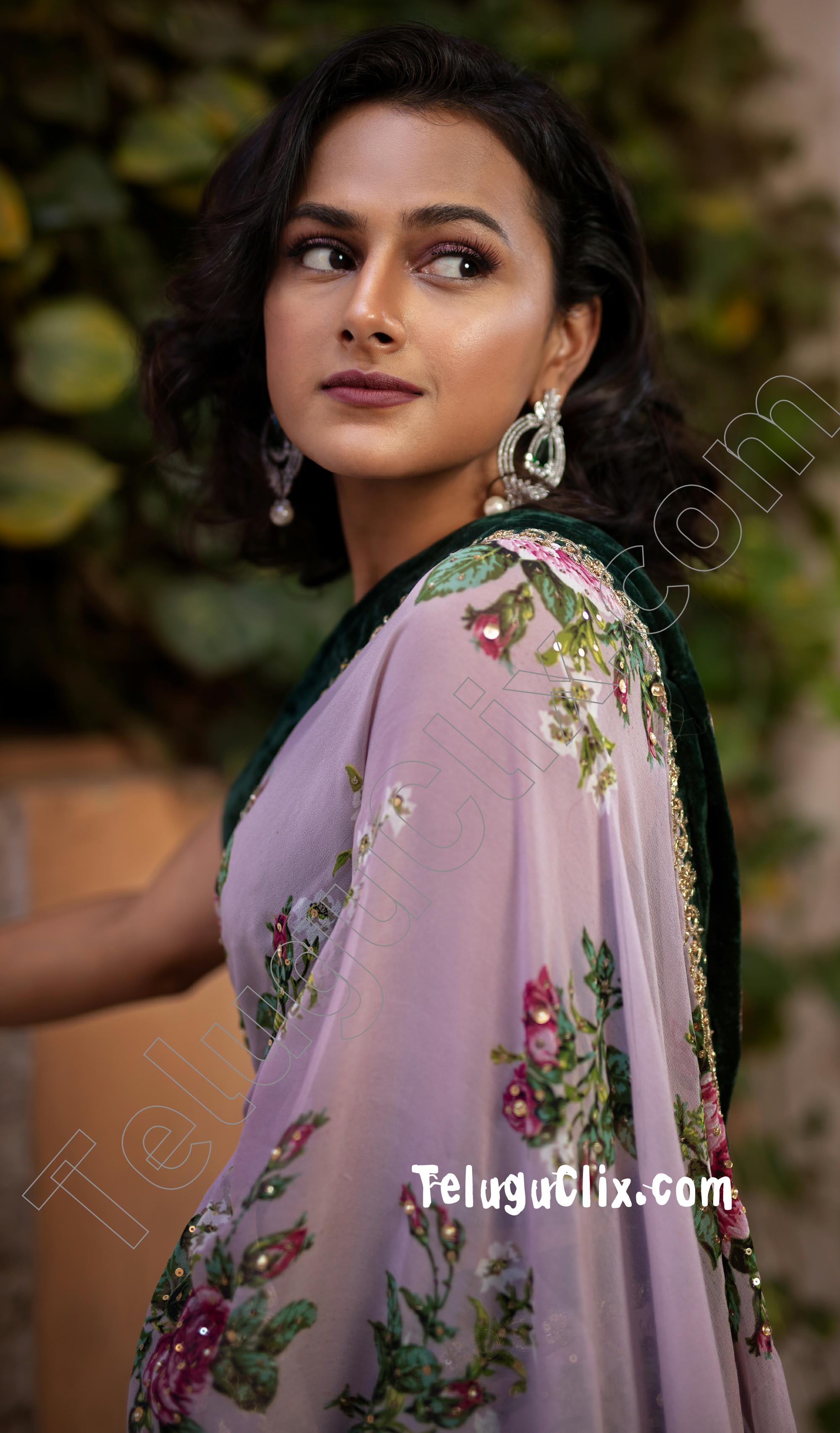 Shraddha Srinath Wallpapers