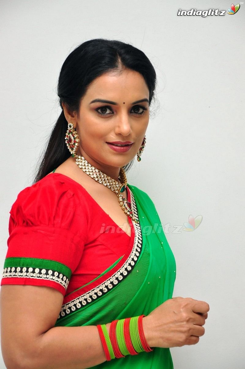 Shweta Menon Wallpapers