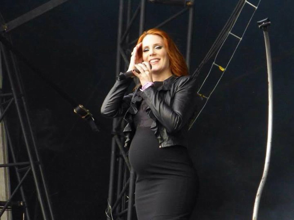 Simone Simons Wallpapers