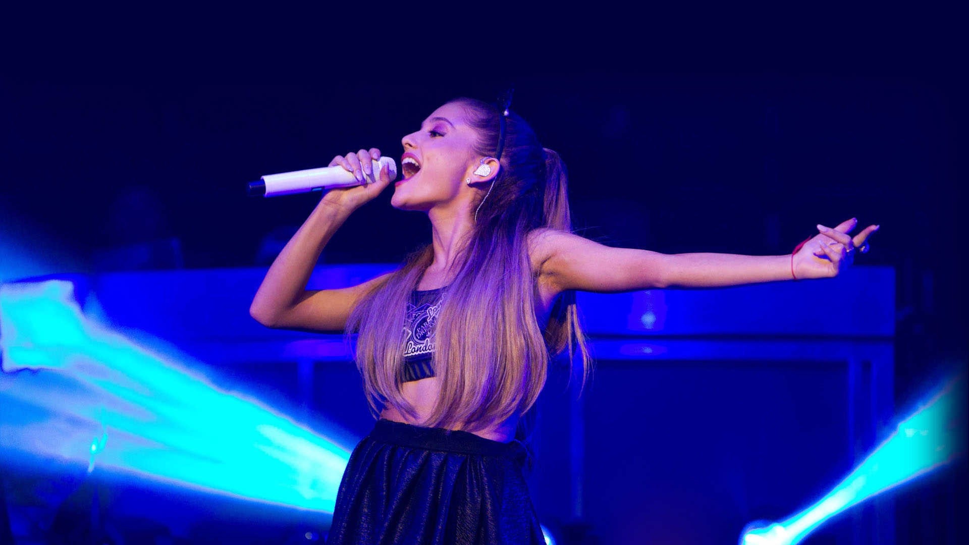 Singer Ariana Grande Wallpapers