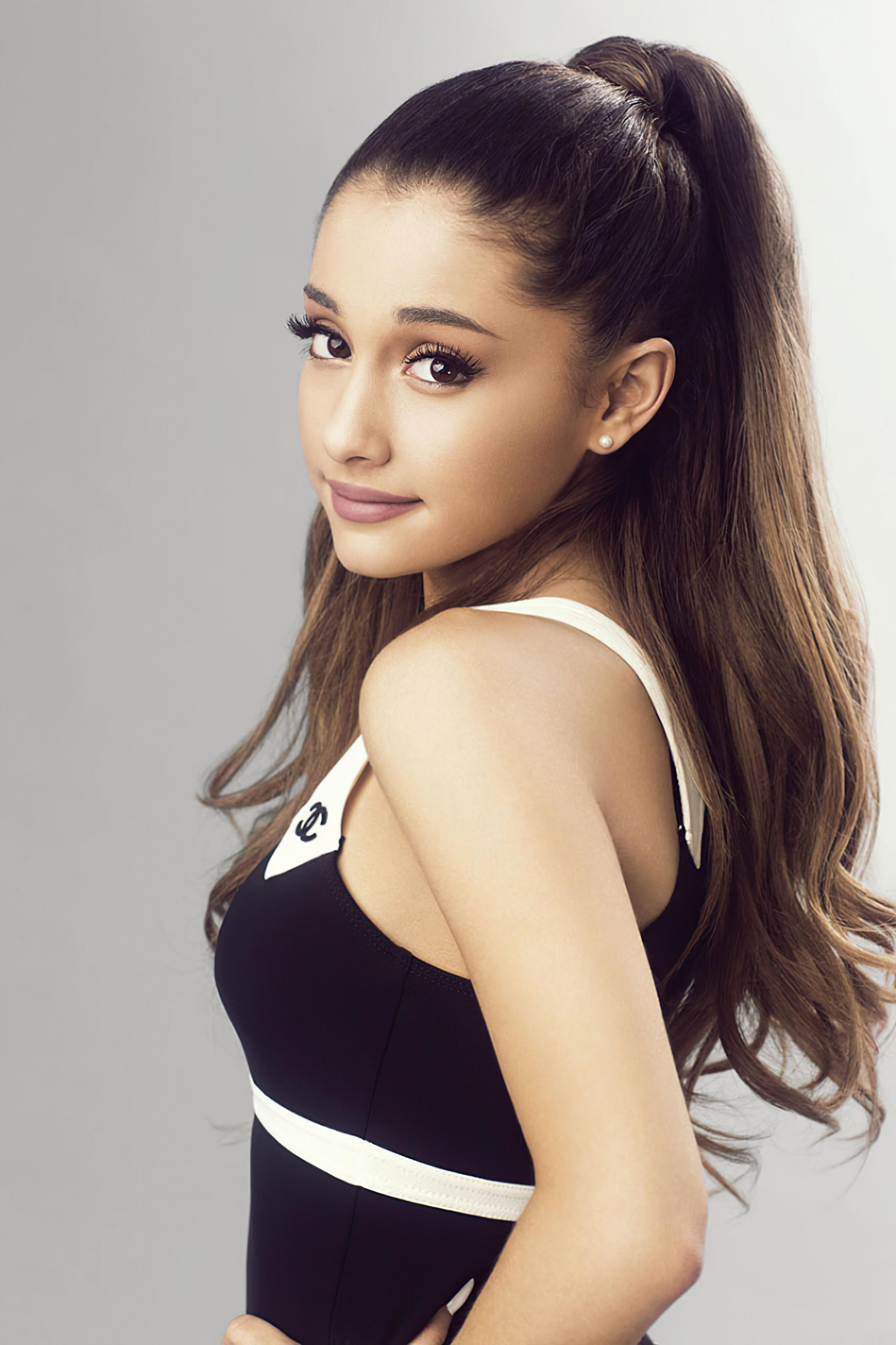 Singer Ariana Grande Wallpapers