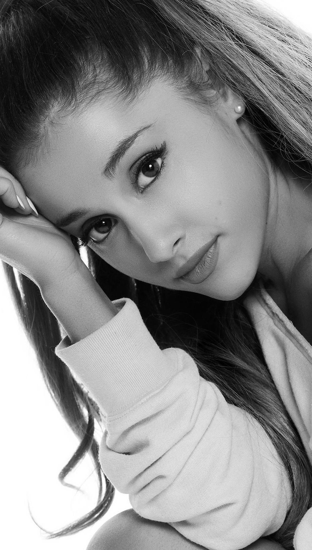Singer Ariana Grande Wallpapers