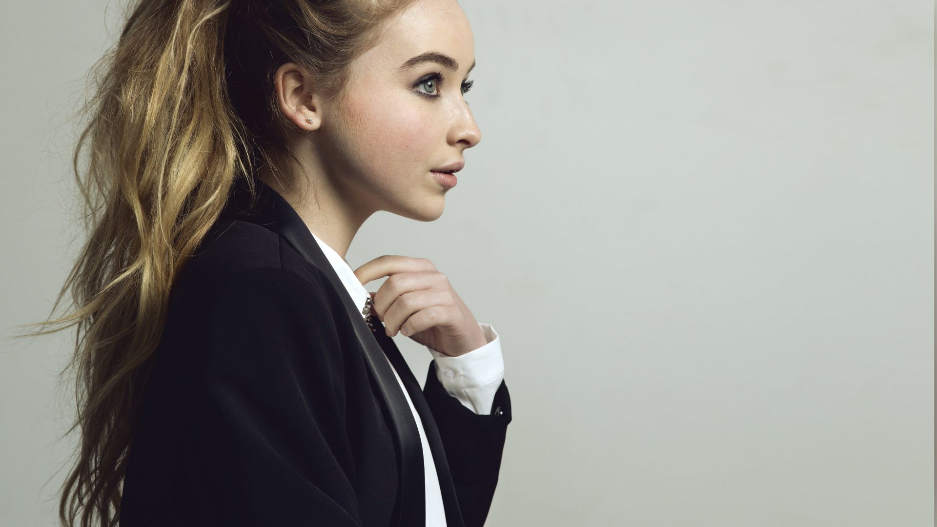 Singer Sabrina Carpenter Wallpapers