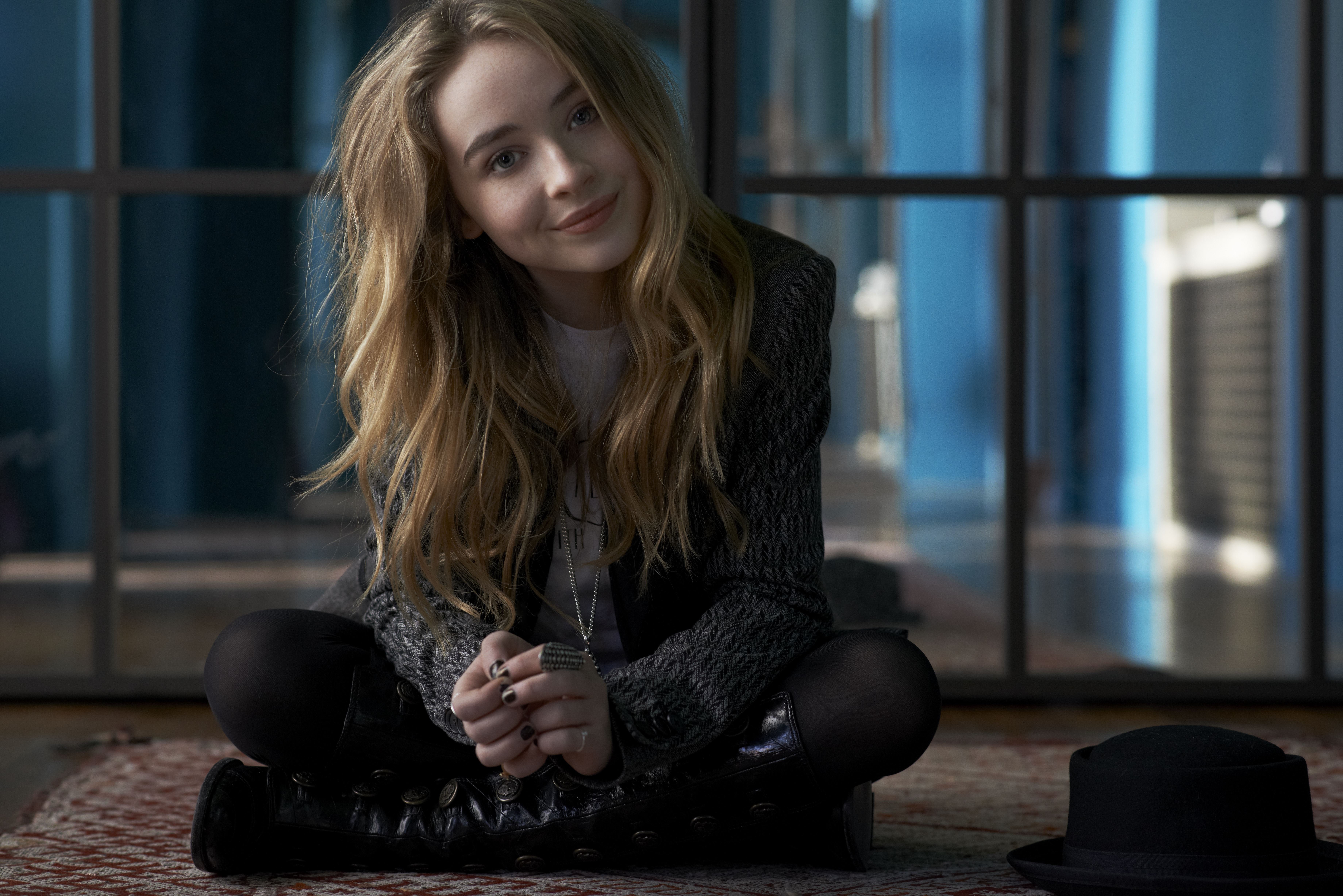 Singer Sabrina Carpenter Wallpapers